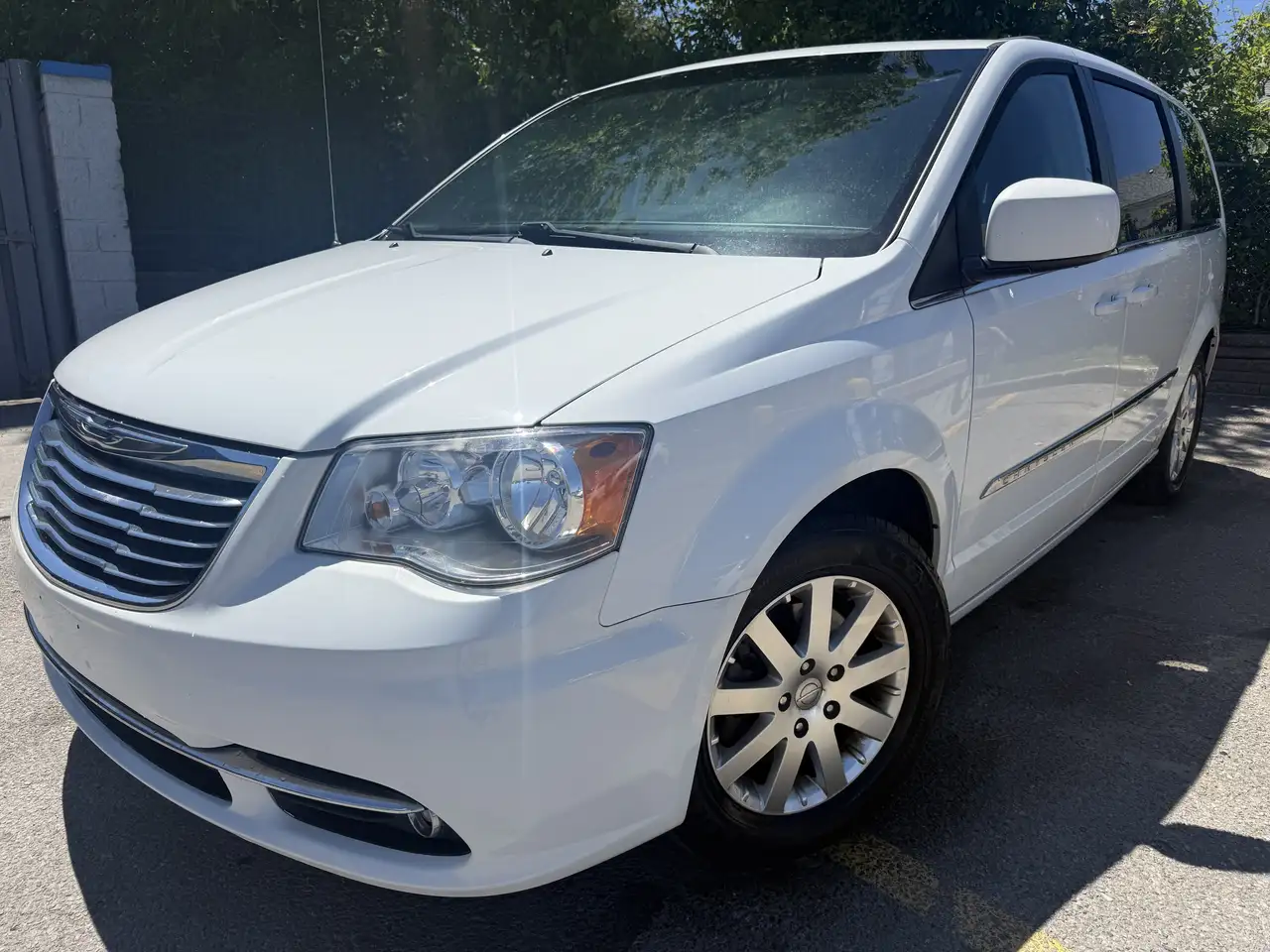 Chrysler Town & Country снимка Chrysler Town & Country