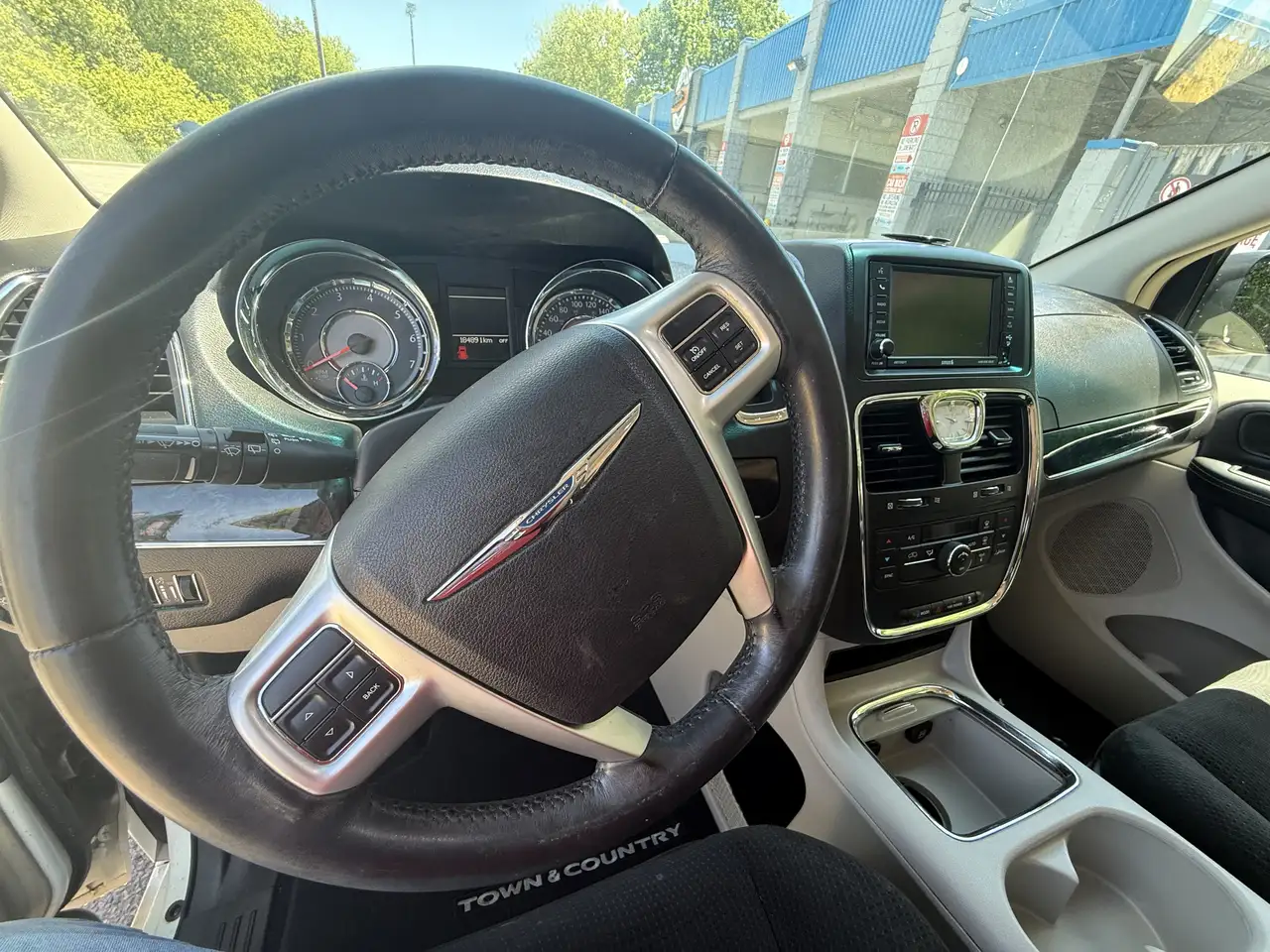 Chrysler Town & Country снимка Chrysler Town & Country