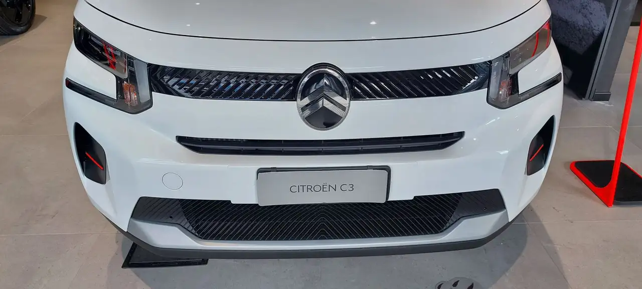 Citroen C3 Nuova Hybrid 110 cv Automatico - PLUS 15