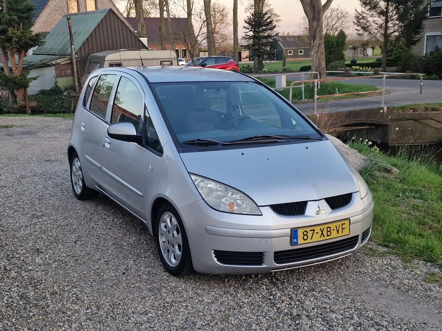 Mitsubishi Colt Colt 1.3 Invite Zilver - 1