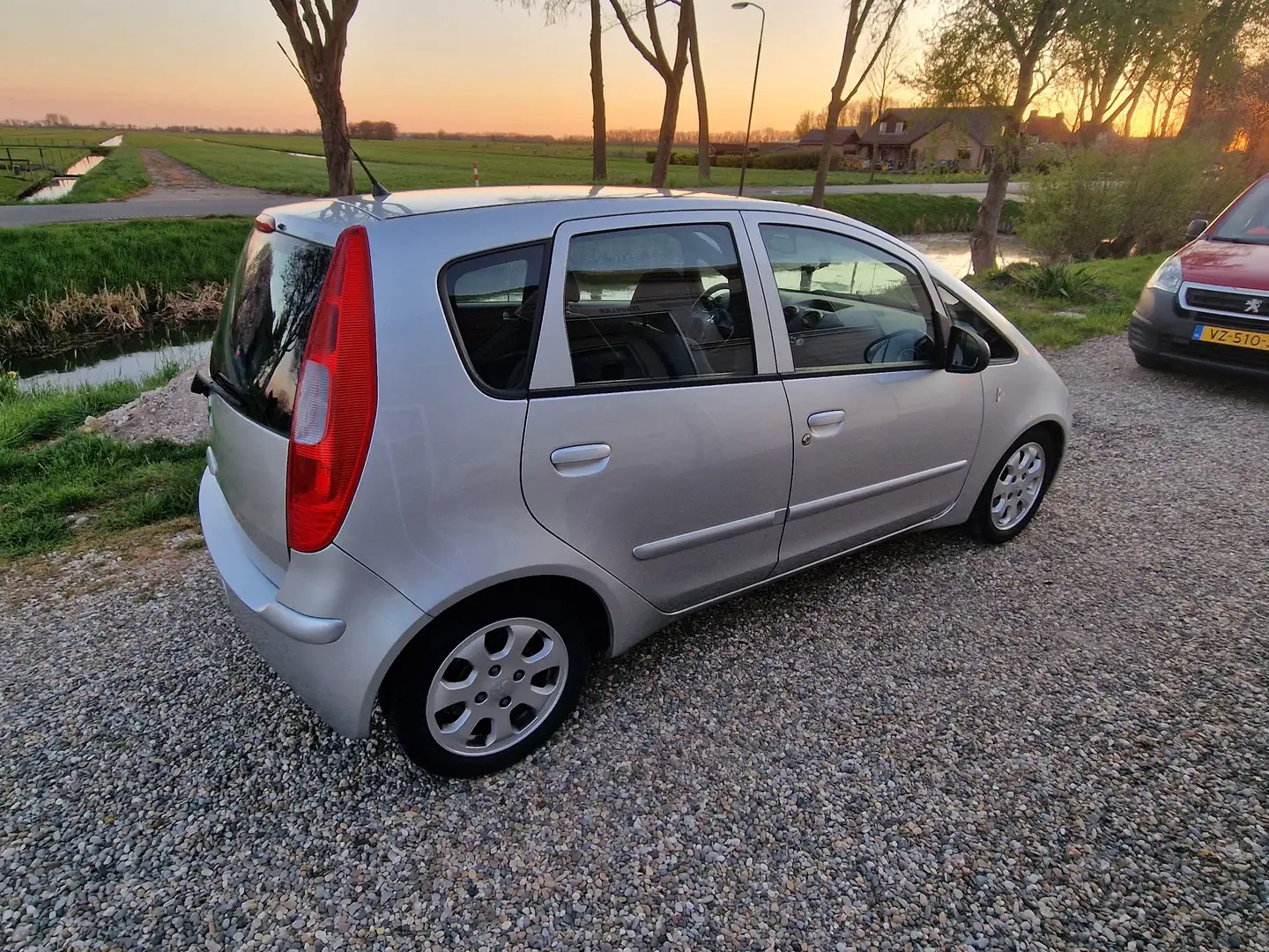 Mitsubishi Colt Colt 1.3 Invite Zilver - 2