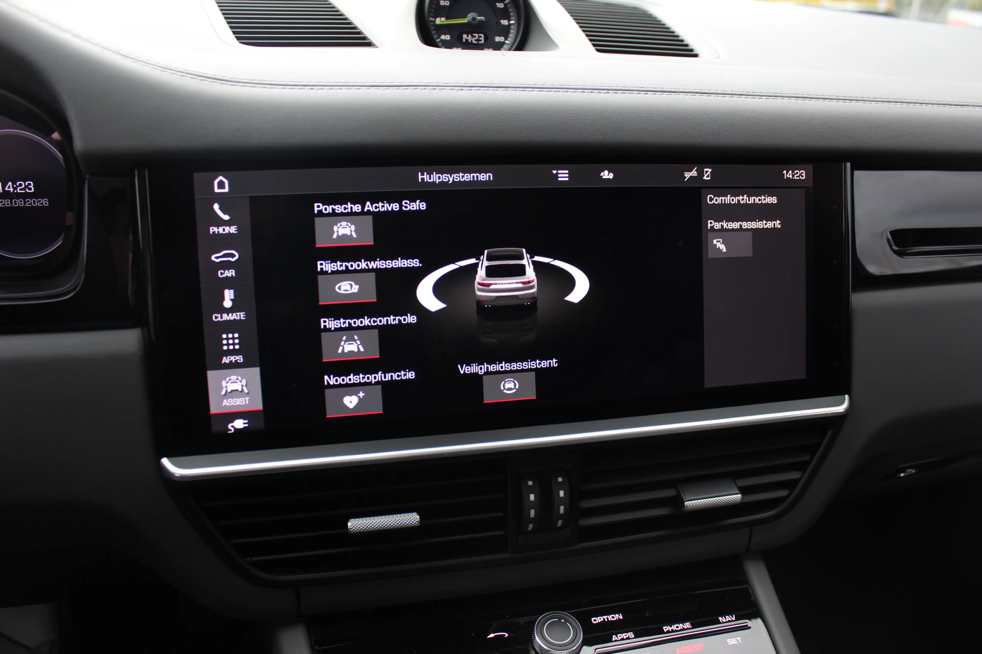 Porsche Cayenne Coupé 3.0 E-Hybrid / Trekhaak / Panoramadak / 360C — photo 26