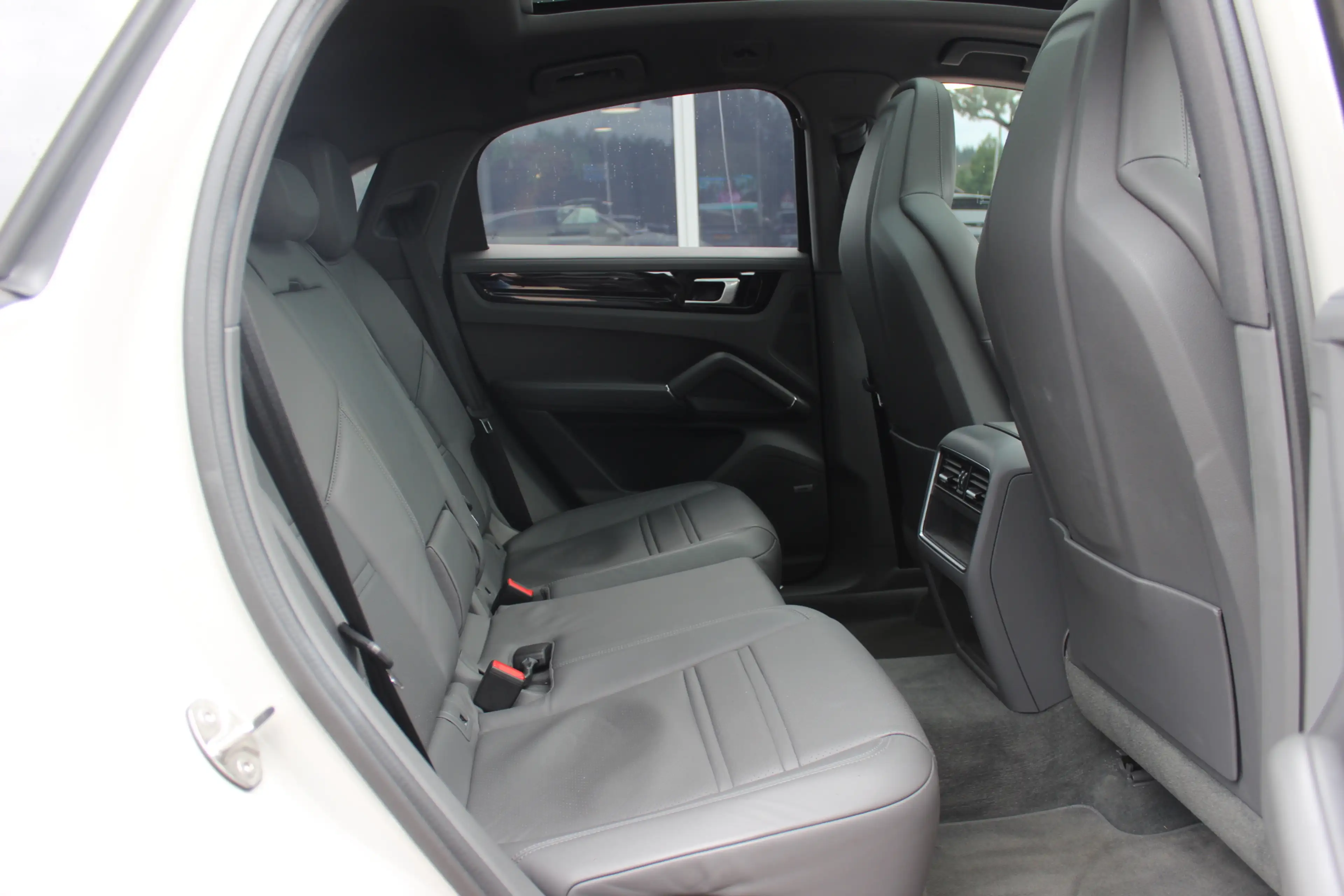 Porsche Cayenne Coupé 3.0 E-Hybrid / Trekhaak / Panoramadak / 360C — photo 12