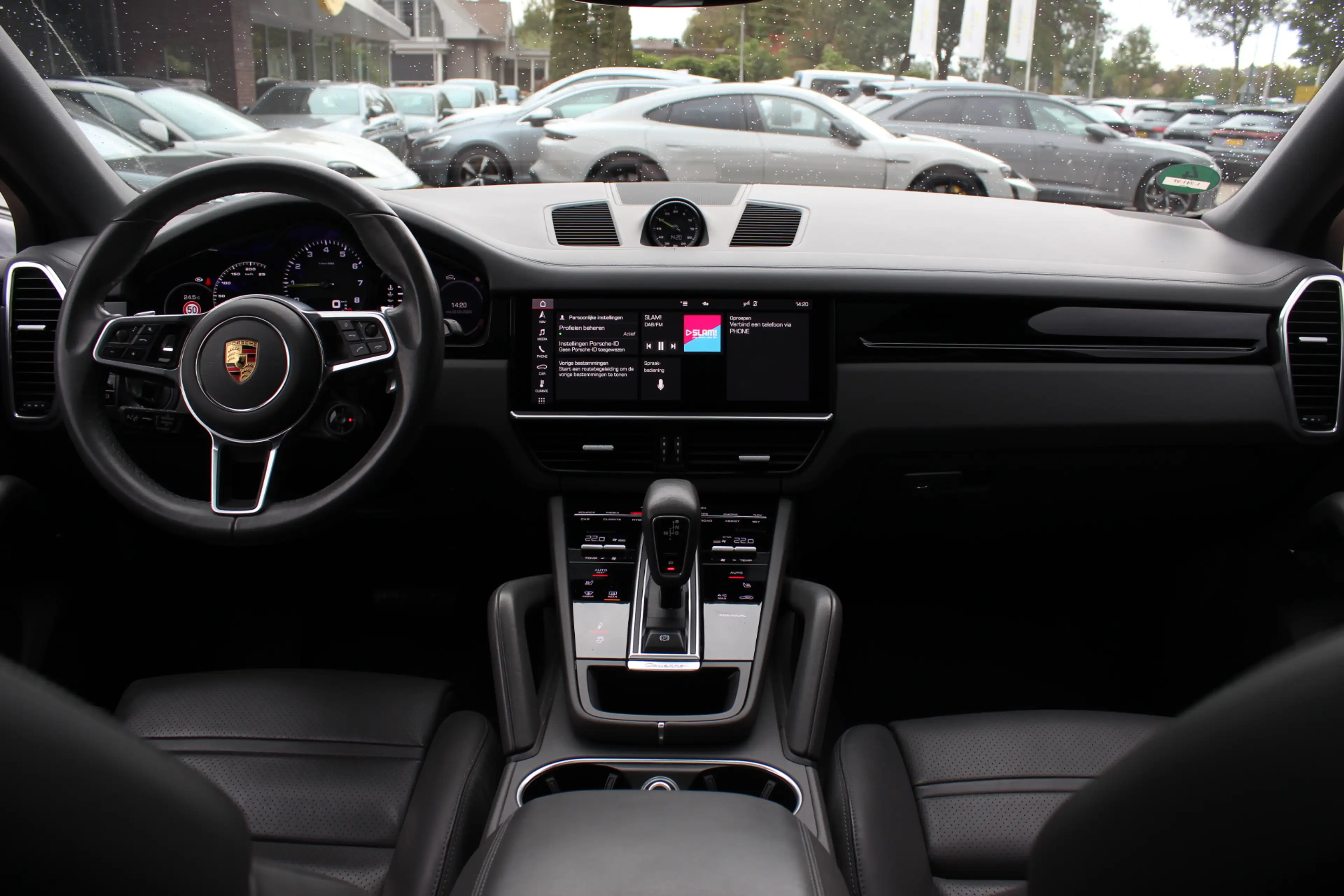 Porsche Cayenne Coupé 3.0 E-Hybrid / Trekhaak / Panoramadak / 360C — photo 2