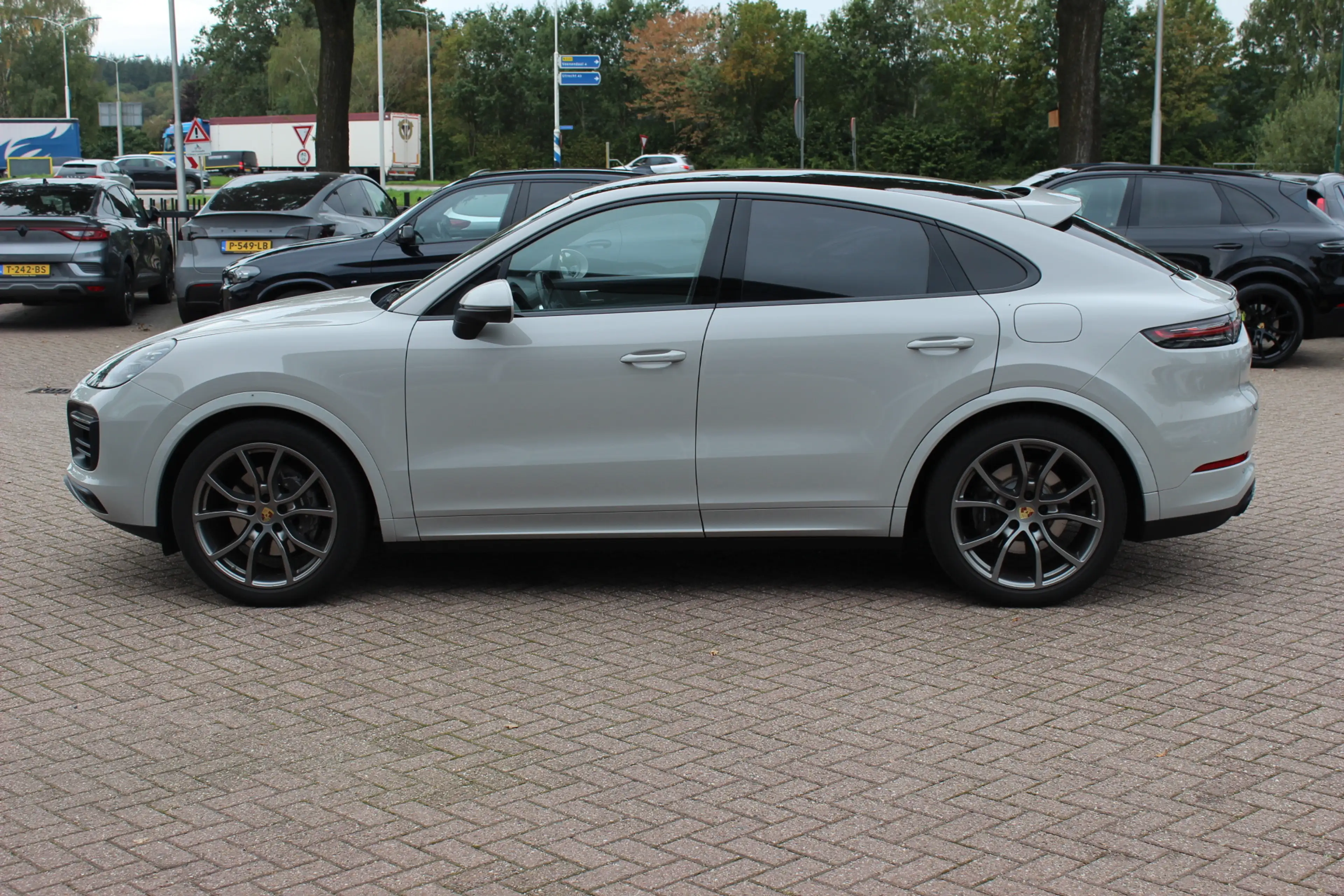 Porsche Cayenne Coupé 3.0 E-Hybrid / Trekhaak / Panoramadak / 360C — photo 7