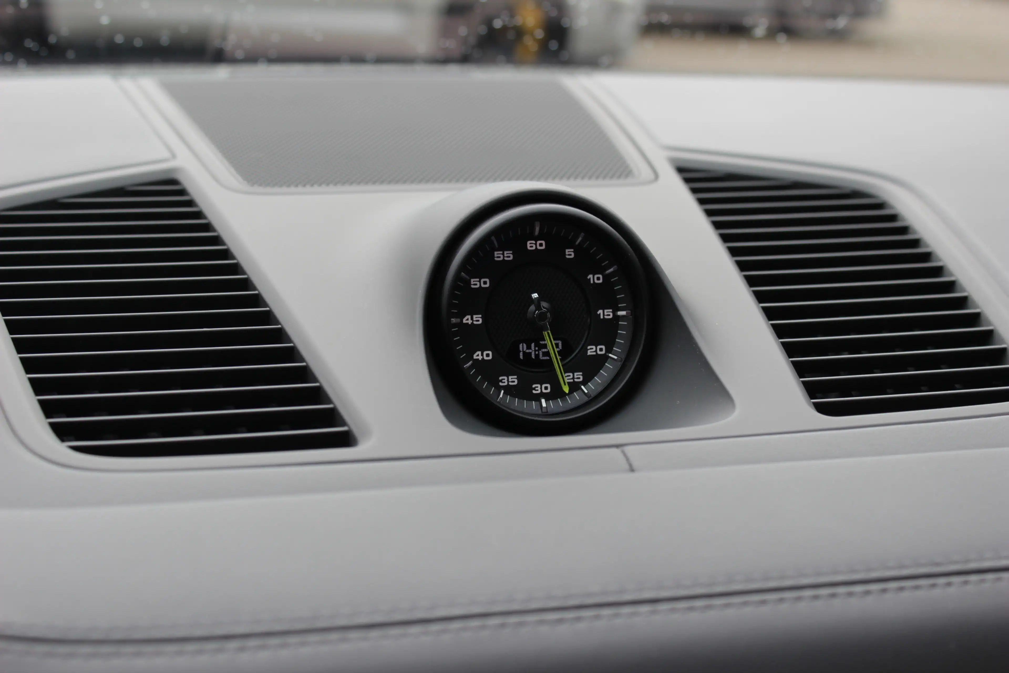 Porsche Cayenne Coupé 3.0 E-Hybrid / Trekhaak / Panoramadak / 360C — photo 28