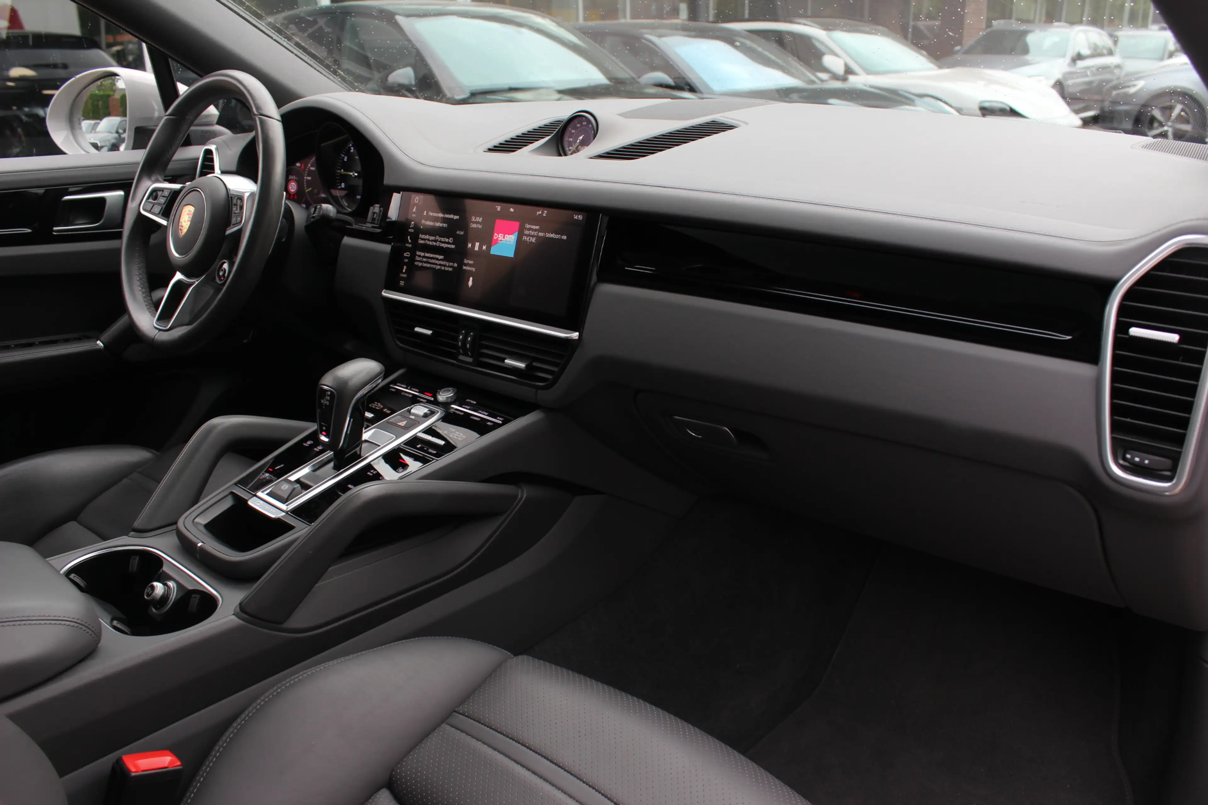 Porsche Cayenne Coupé 3.0 E-Hybrid / Trekhaak / Panoramadak / 360C — photo 13