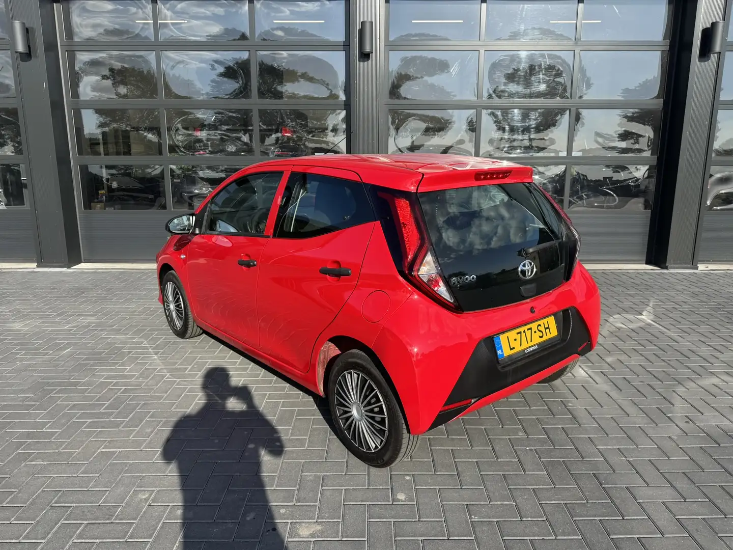 Toyota Aygo 1.0 VVT-i Airco / Cruise Rood - 2