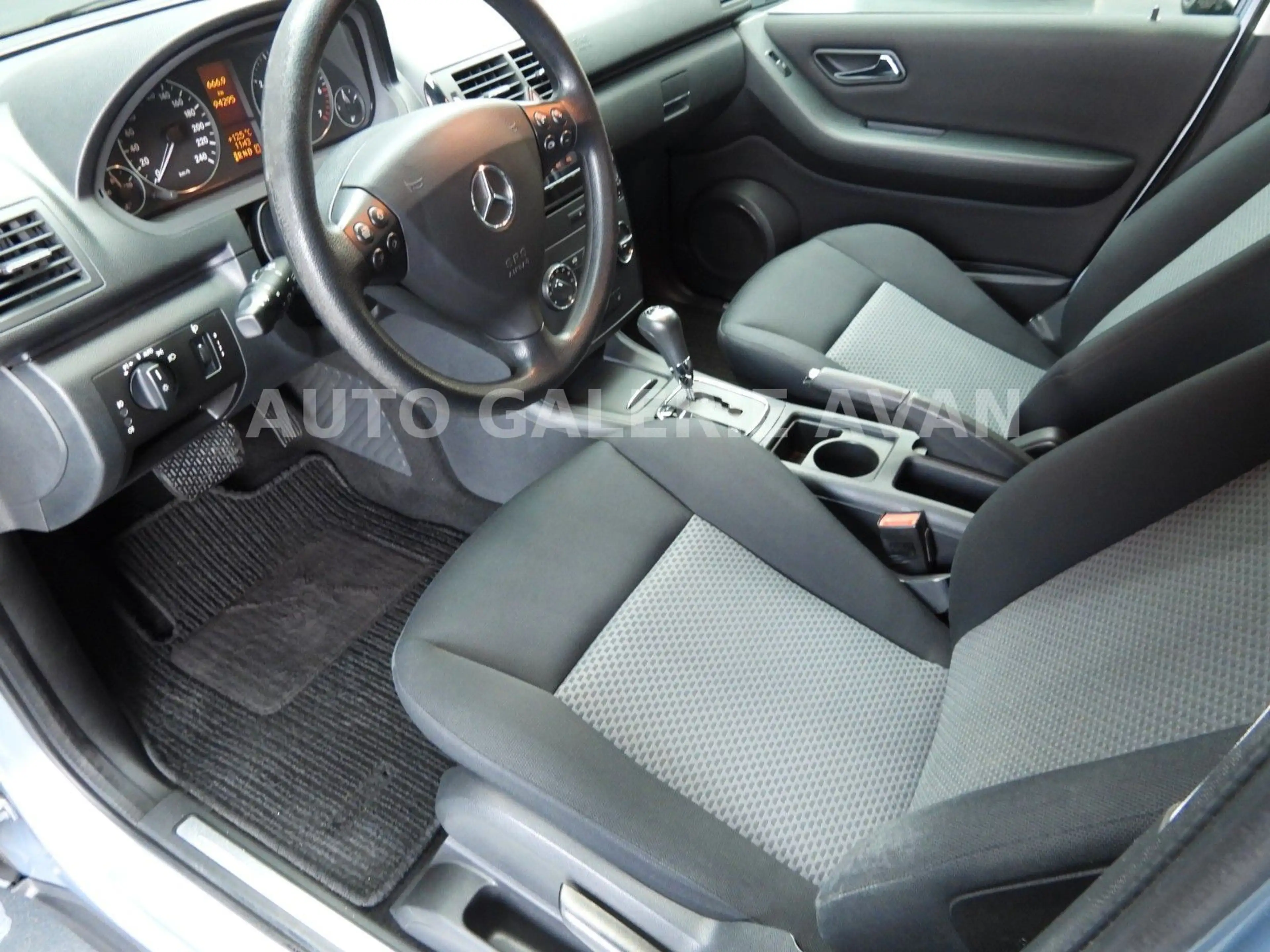 Mercedes-Benz A 150 — photo 11