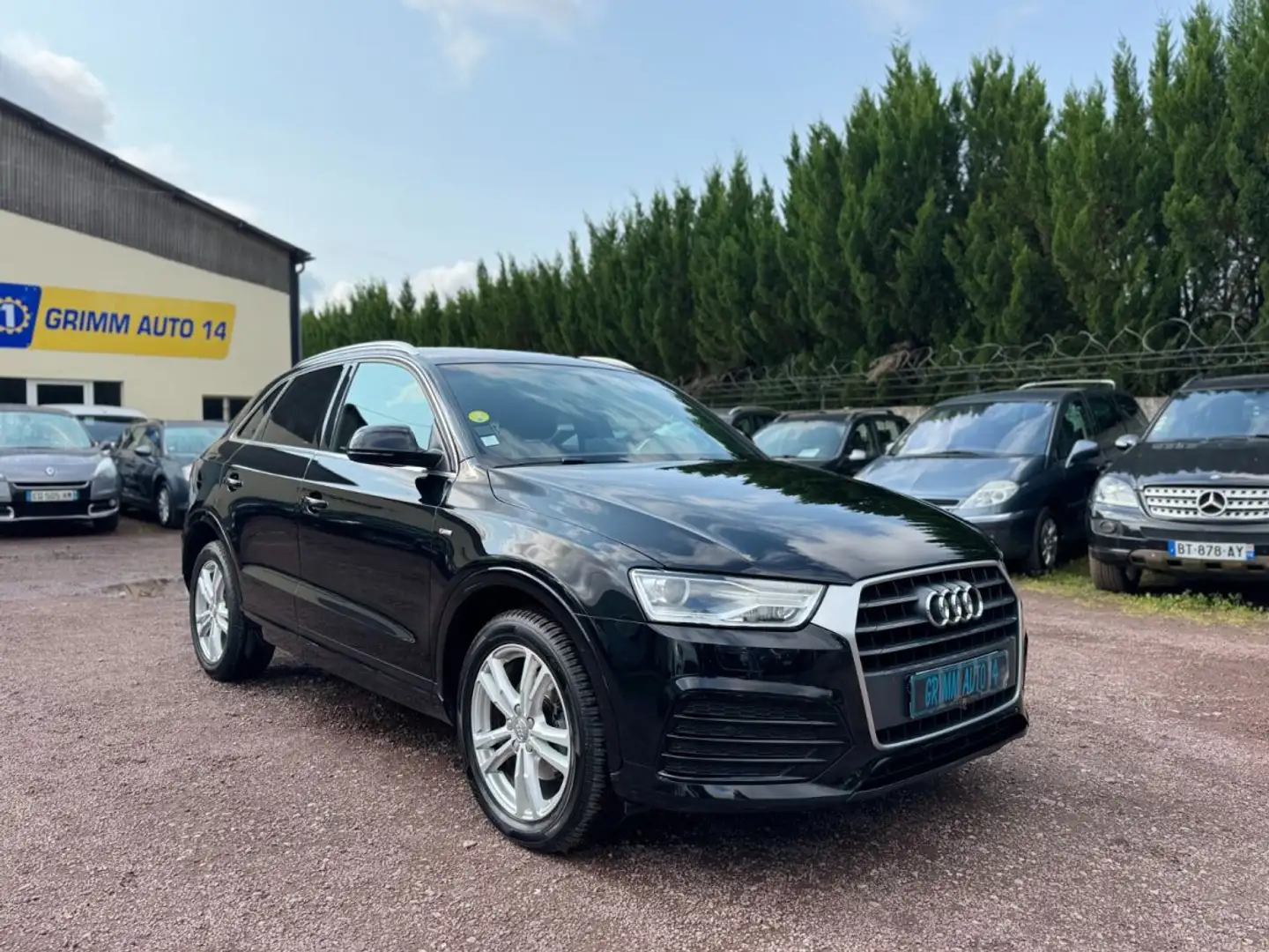 Audi Q3 2.0 tdi 150ch S Line S tronic Zwart - 1