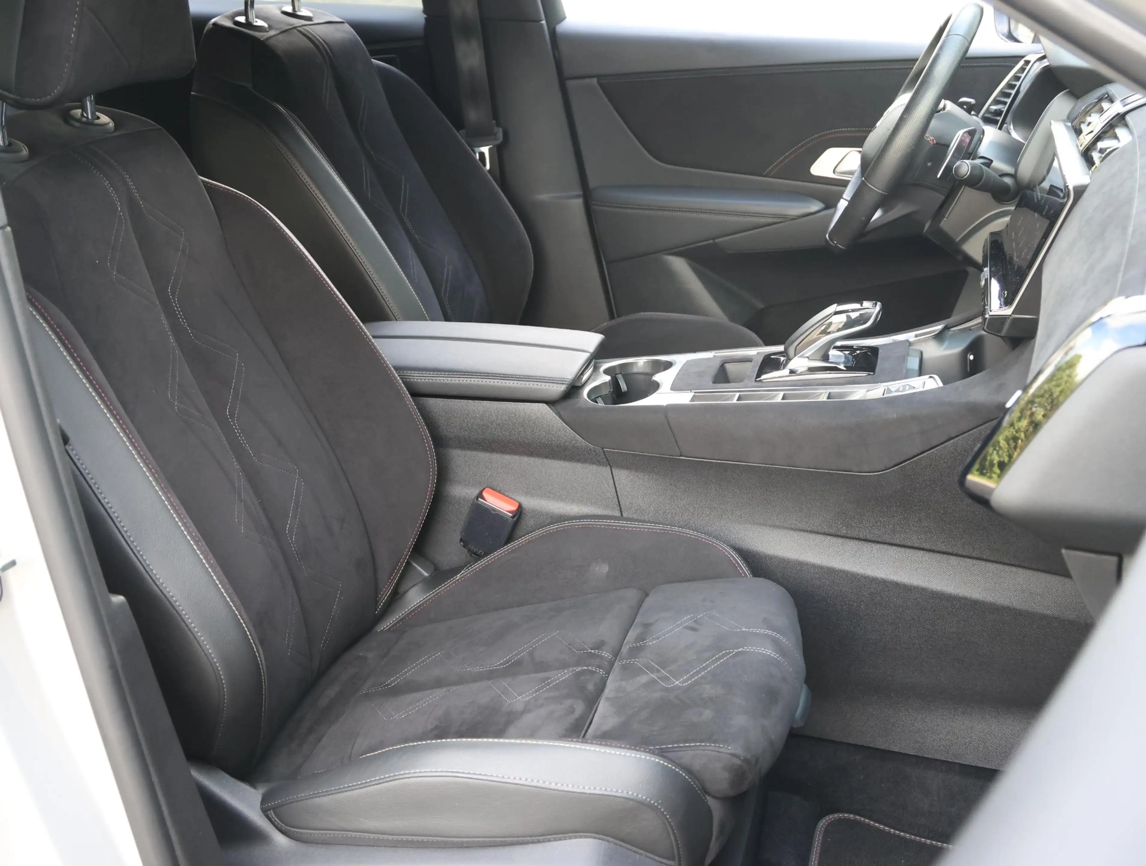 DS Automobiles DS 7 E-Tense 225 Performance Line+ | Apple Carplay / An — photo 11