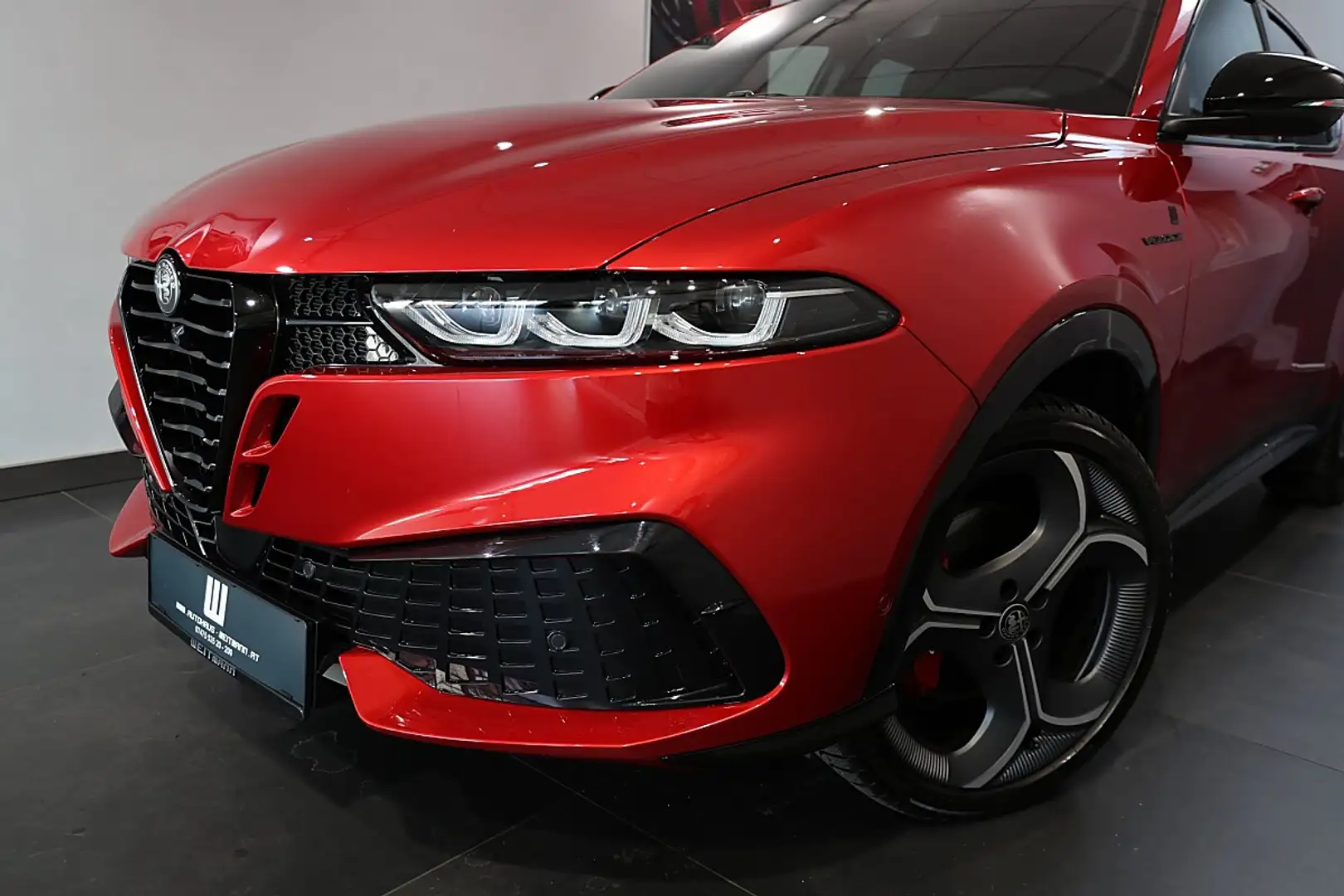 Alfa Romeo Tonale 1.3 270PS Ibrida Plug-in e-AWD VELOCE Rot - 2