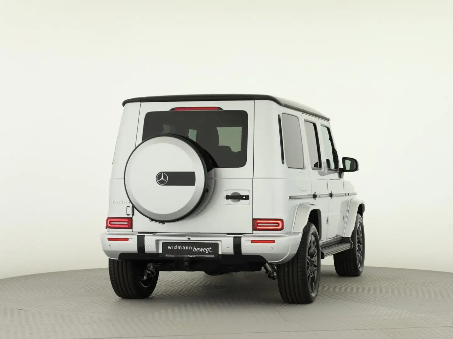 Mercedes-Benz G 450 d AMG*ParkP*MBUX*NightP*DISTRONIC*KomfortP Srebrny - 2
