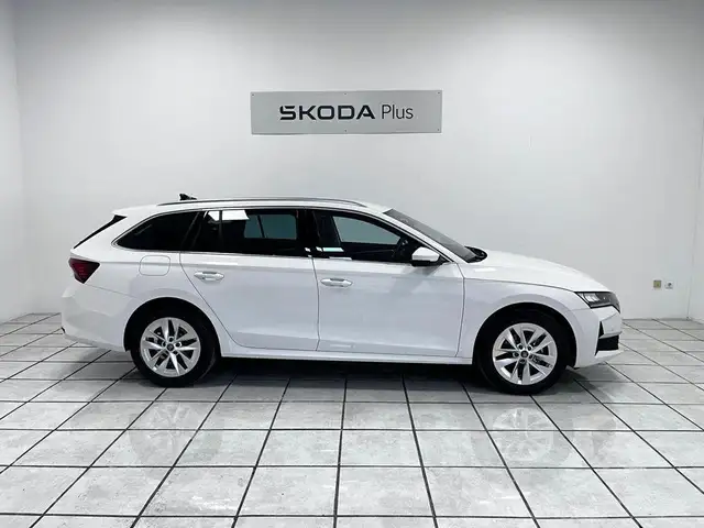 Skoda Octavia view 3