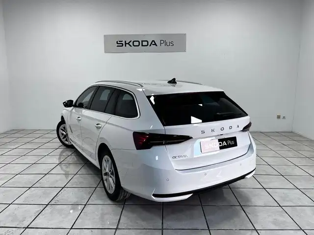 Skoda Octavia view 2
