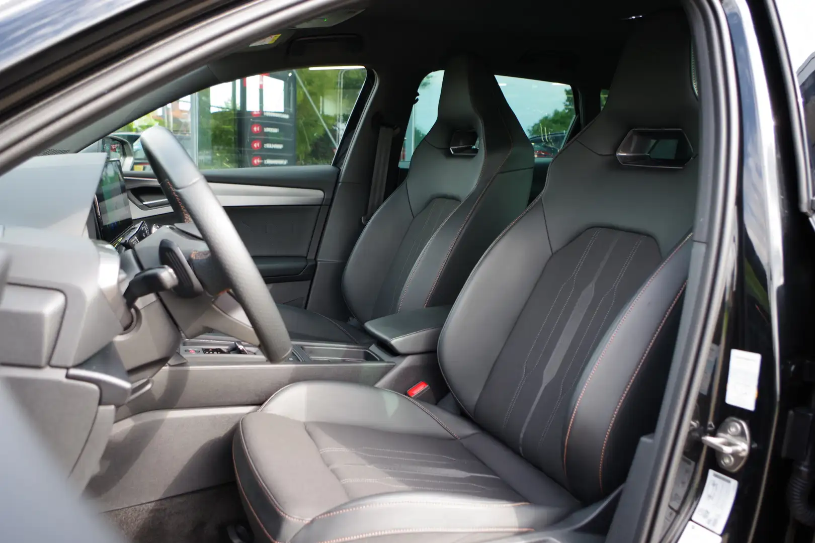 CUPRA Leon Sportstourer 1.4 e-Hybrid 204 PK BNS, Trekhaak, St Nero - 2