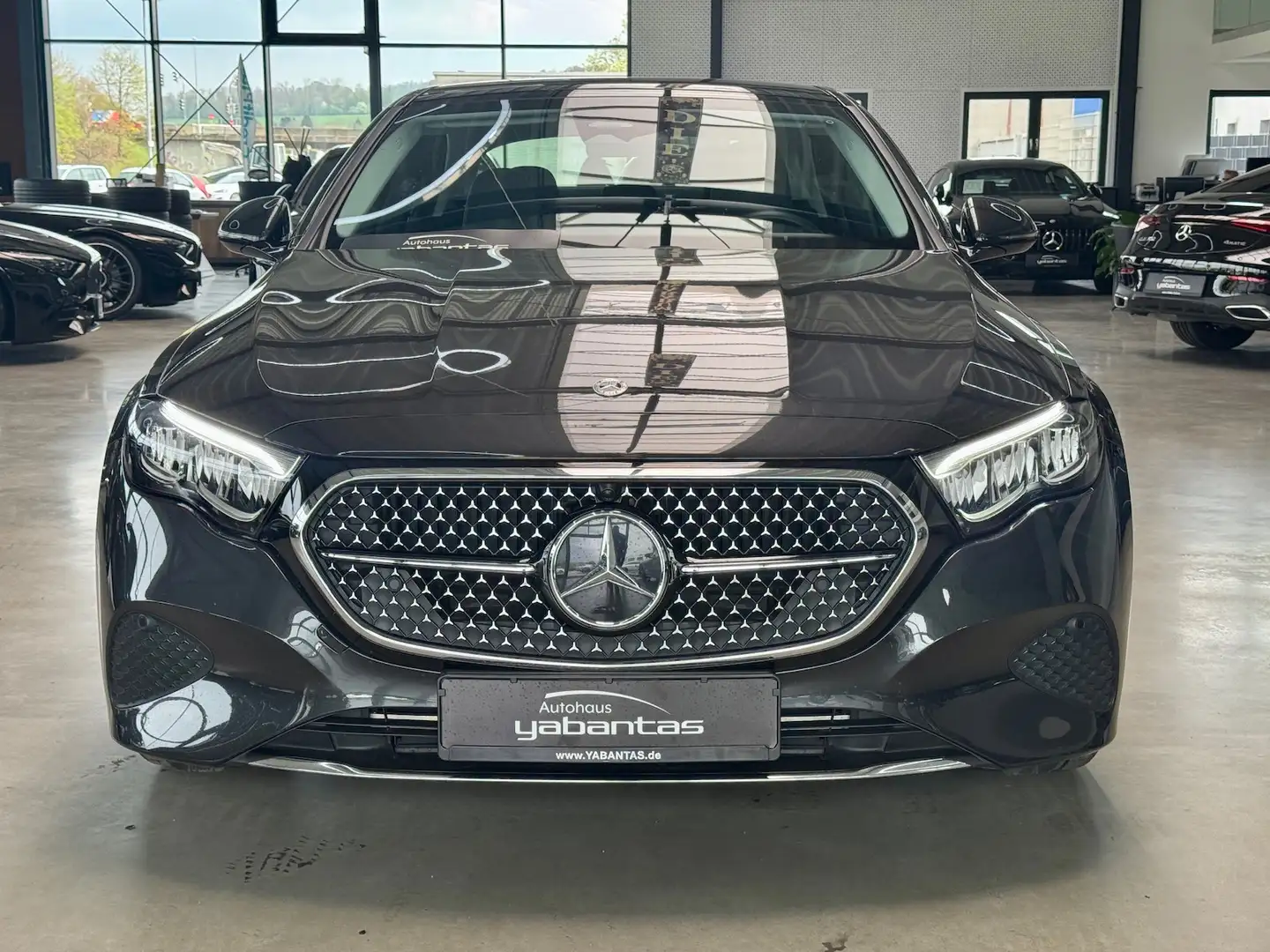 Mercedes-Benz E 220 d Avantgarde Pano DISTRONIC-Pro Kamera KEYLESS-GO Grün - 2