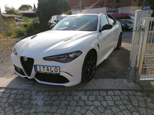 Imagine Alfa Romeo Giulia Quadrifoglio (952)