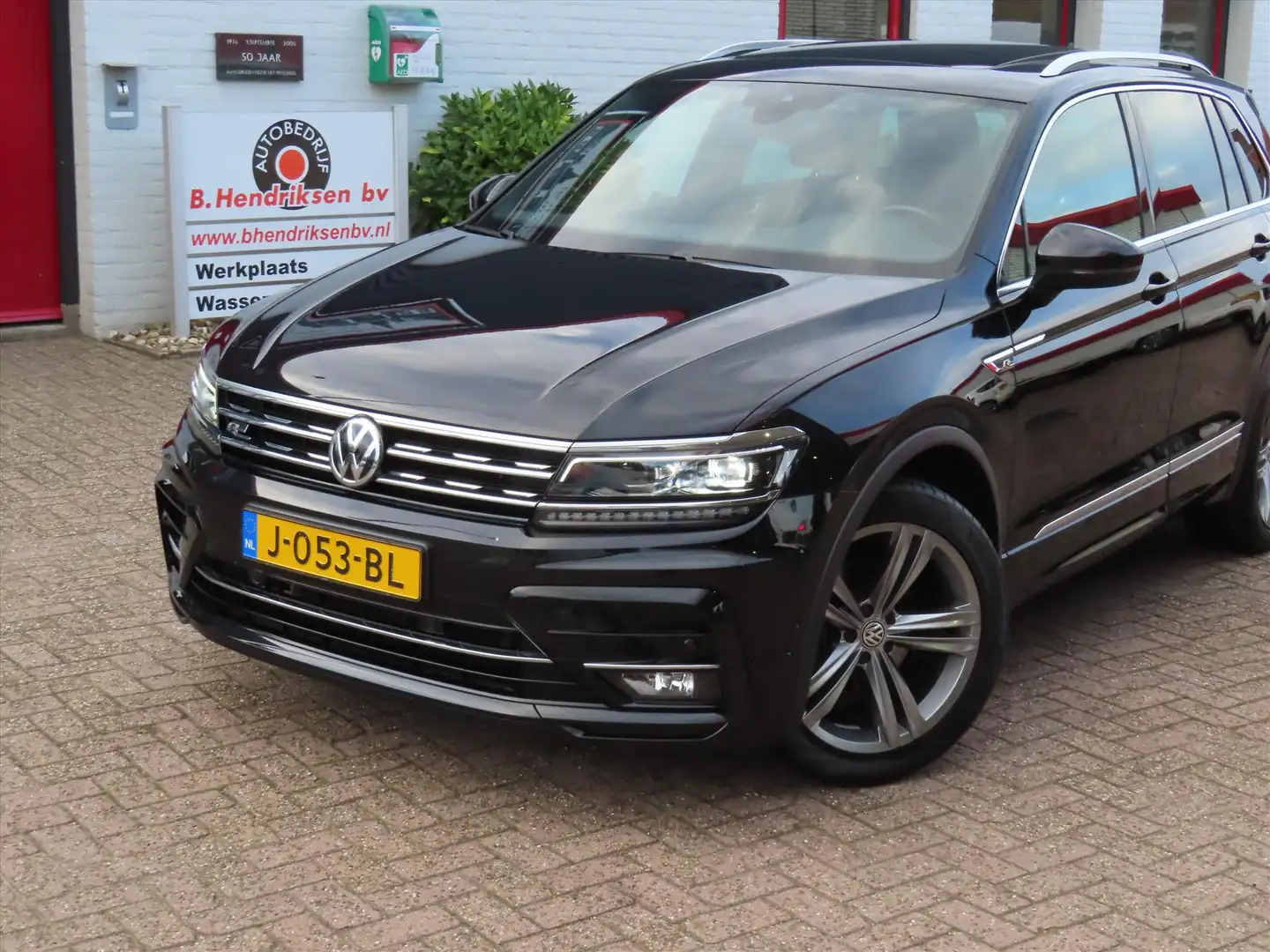 Volkswagen Tiguan 1.5 TSI ACT 150pk DSG Highline Business R/ Panoram Noir - 2