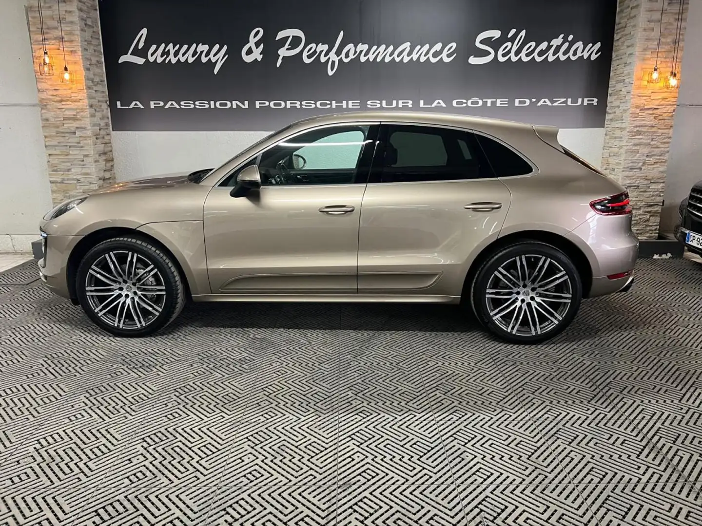 Porsche Macan Macan 3.0i V6 340CH - PDK- 1°Main - 55 000Km - PSE - PASM Beige - 2