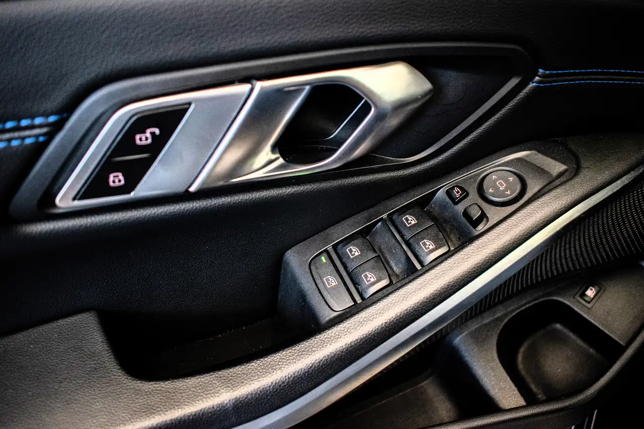 BMW 330 E BERLINE M-SPORT, ADAPTIEVE CC,WIDESCREEN DISPLAY 12