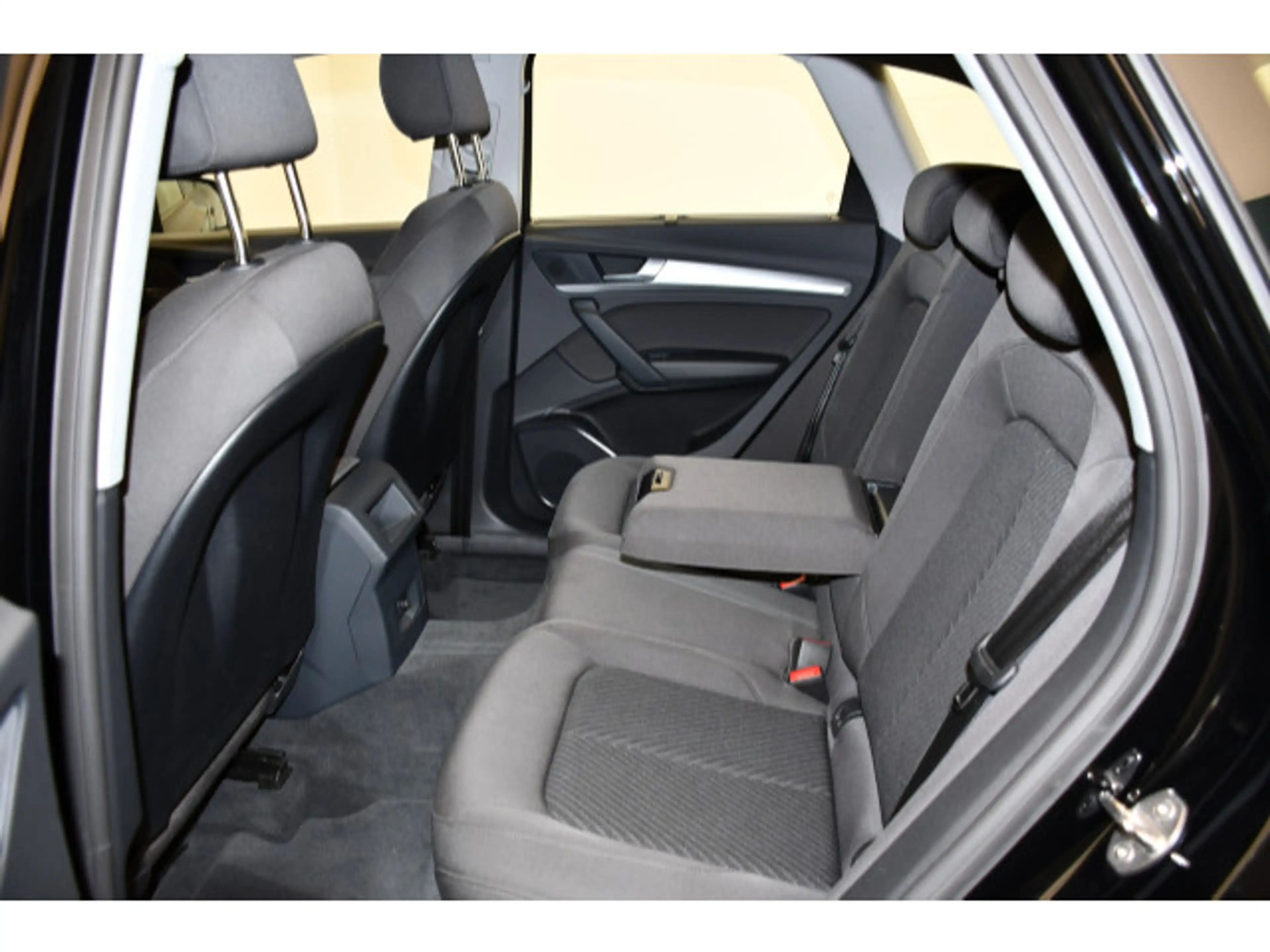 Audi Q5 40 TDI quattro S-tronic basis Navi/LED — photo 9