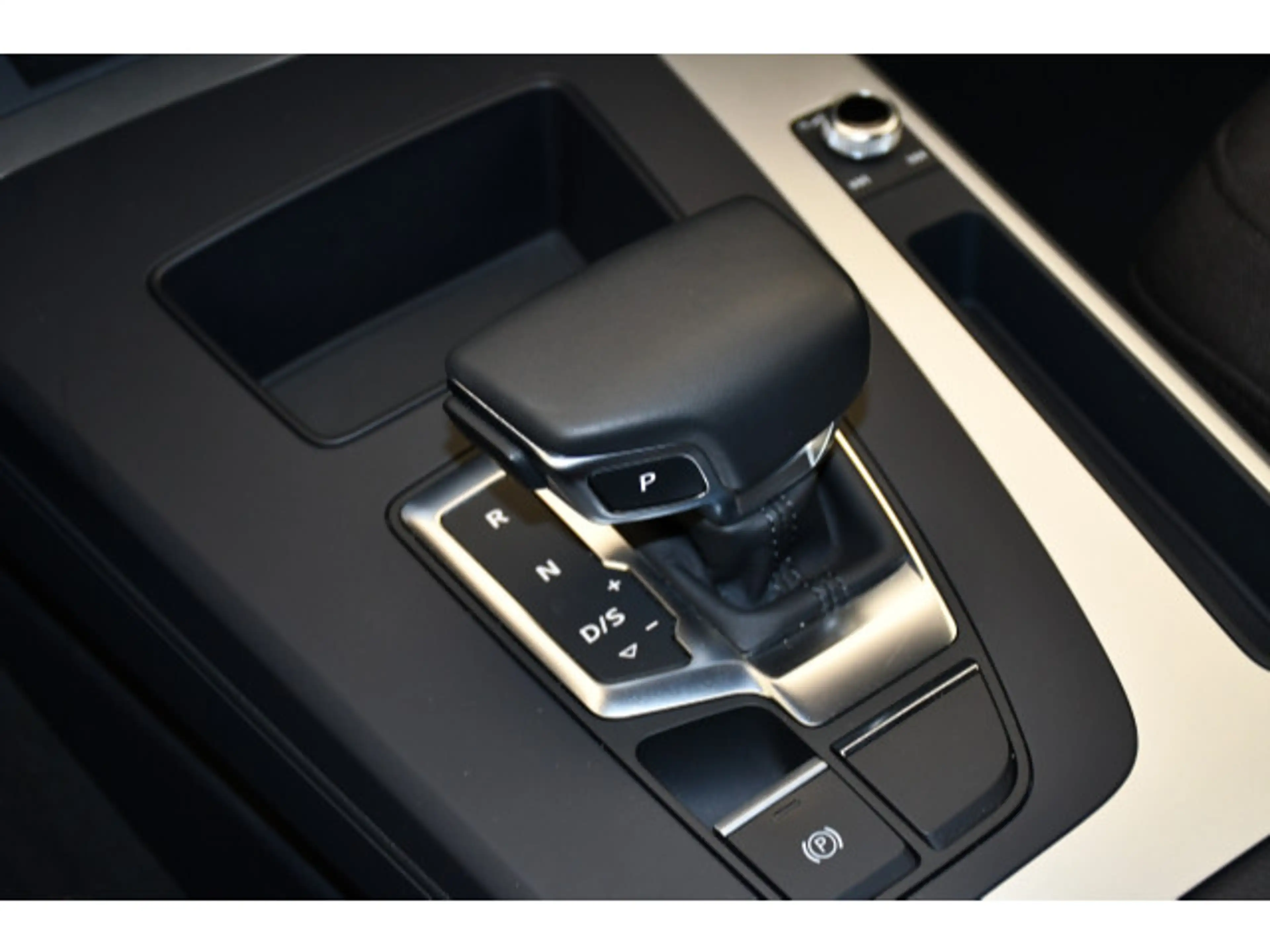 Audi Q5 40 TDI quattro S-tronic basis Navi/LED — photo 7