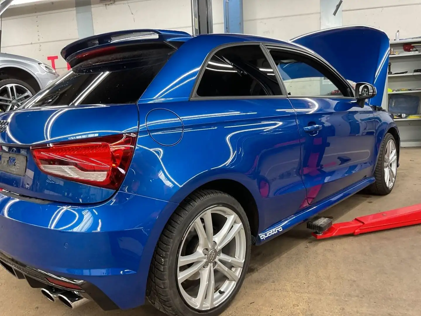 Audi S1 2.0 TFSI quattro +BI-XEN.+2.HAND+SCHALTER+NAV Blau - 2