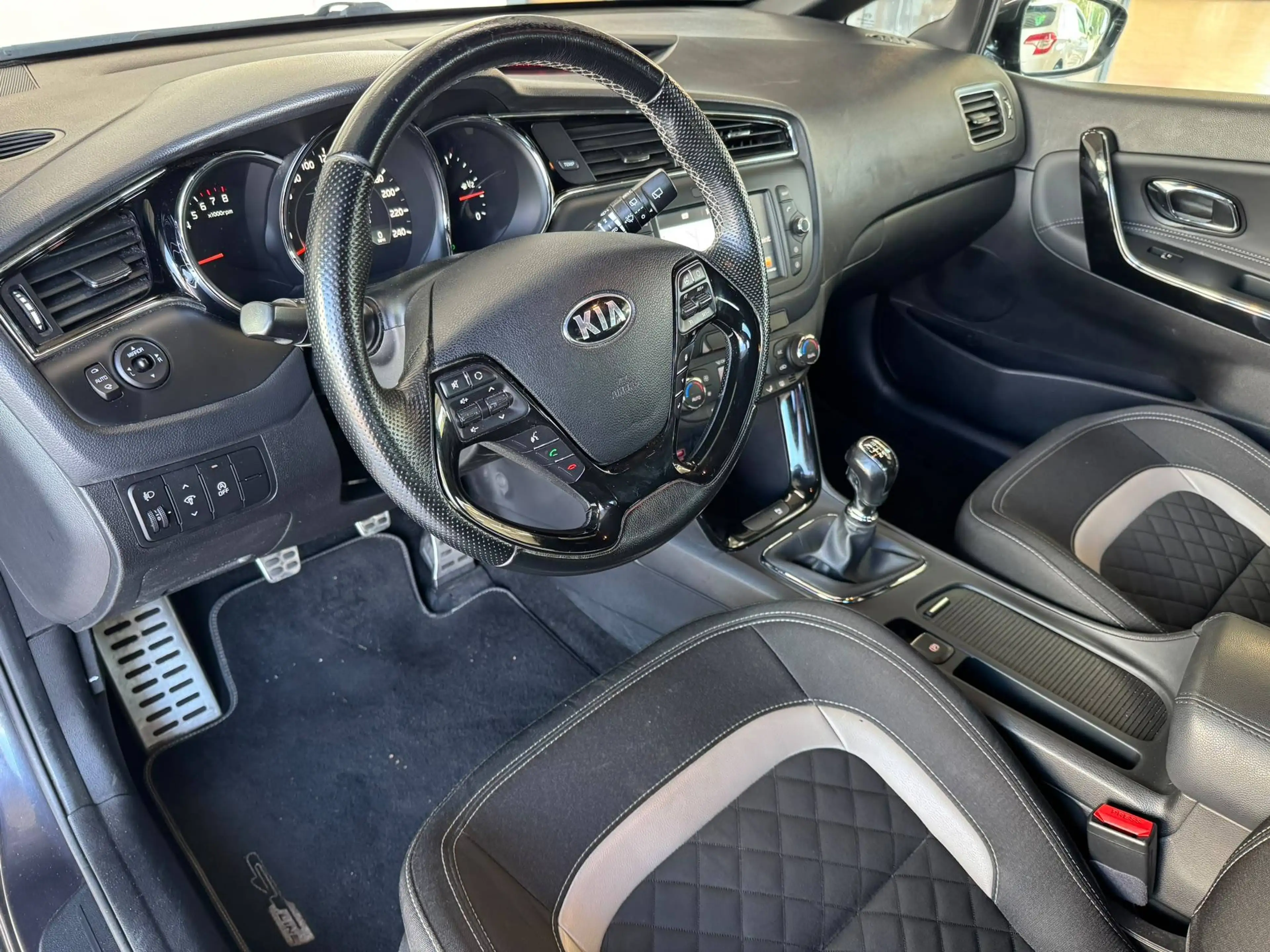 Kia Ceed / cee'd 🟩1.0 ESSENCE 120CV - GPS - AIRCO - CAMERA - CRUISE - GT LINE — photo 6
