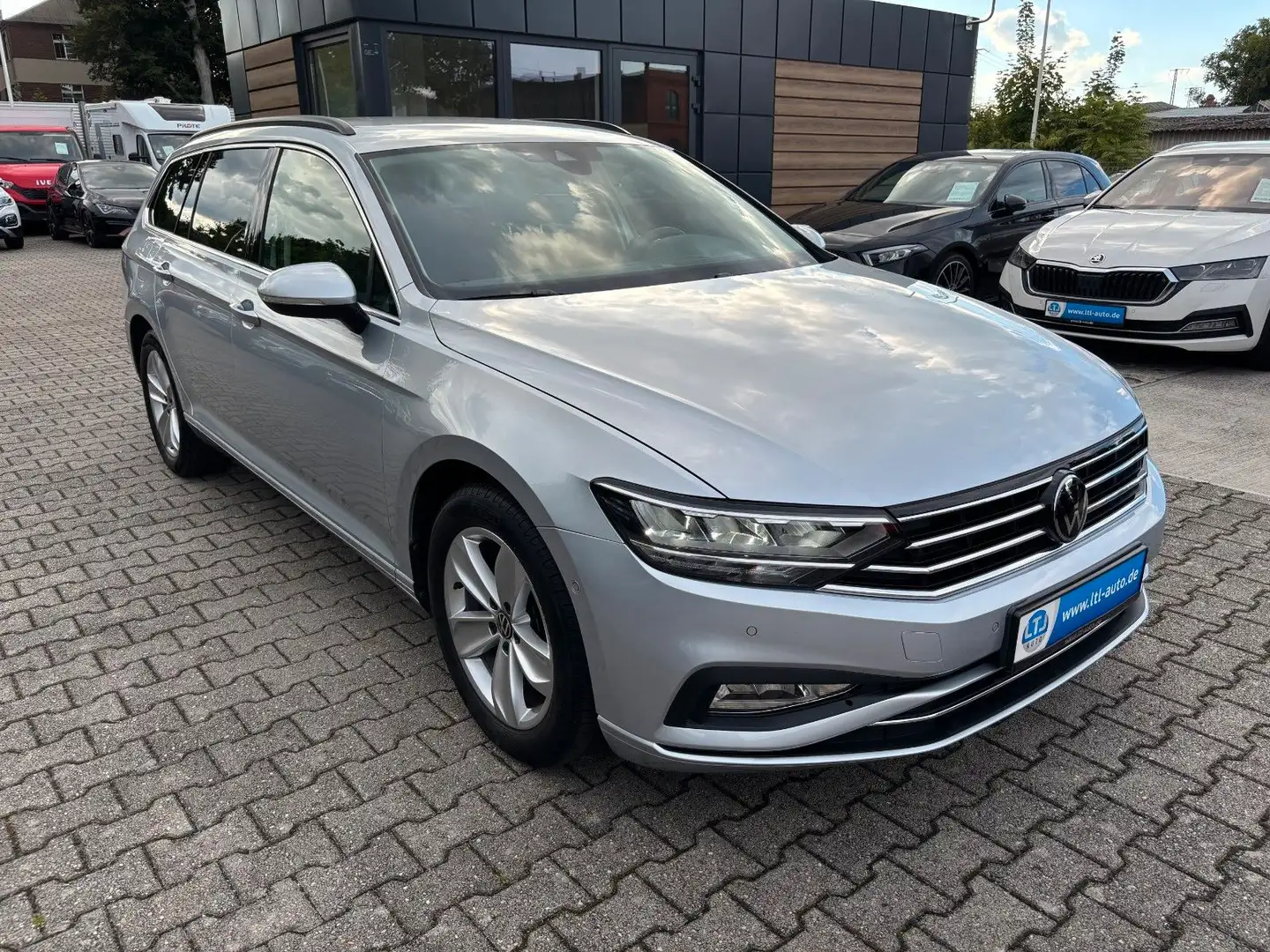 Volkswagen Passat 2.0TDI DSG 200PS Business ACC Navi Kamera Argent - 1