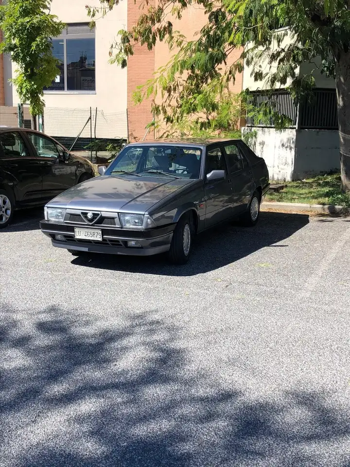 Alfa Romeo 75 1.6, foto 1