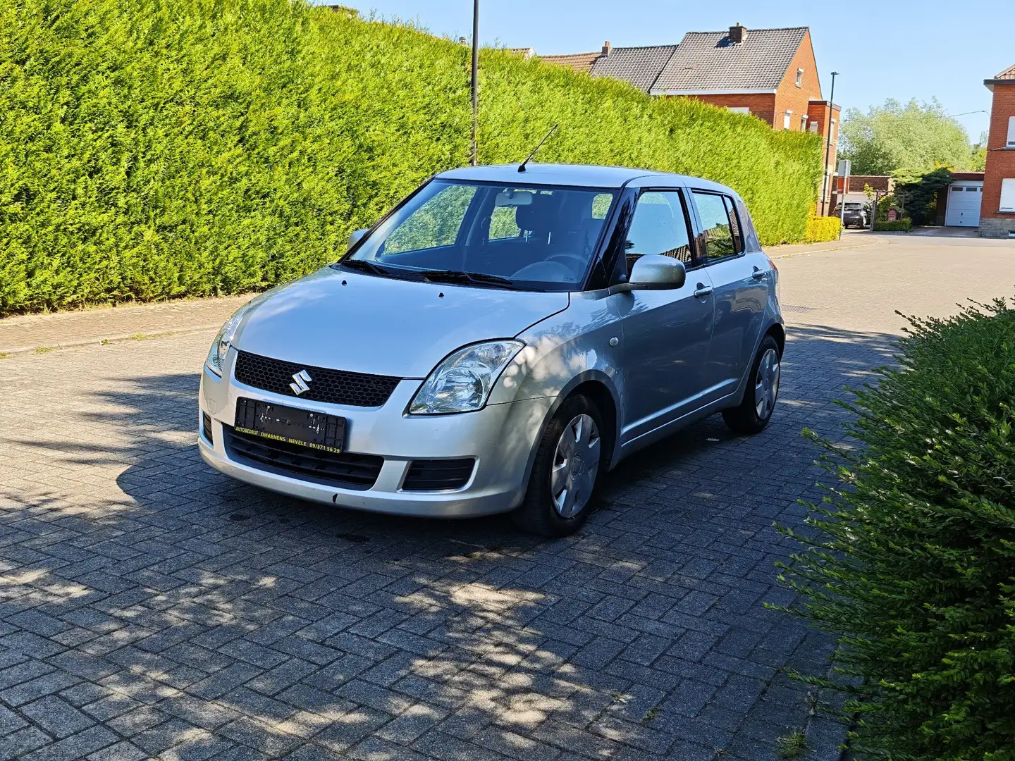 Suzuki Swift 1.3 Anniversary Gris - 2