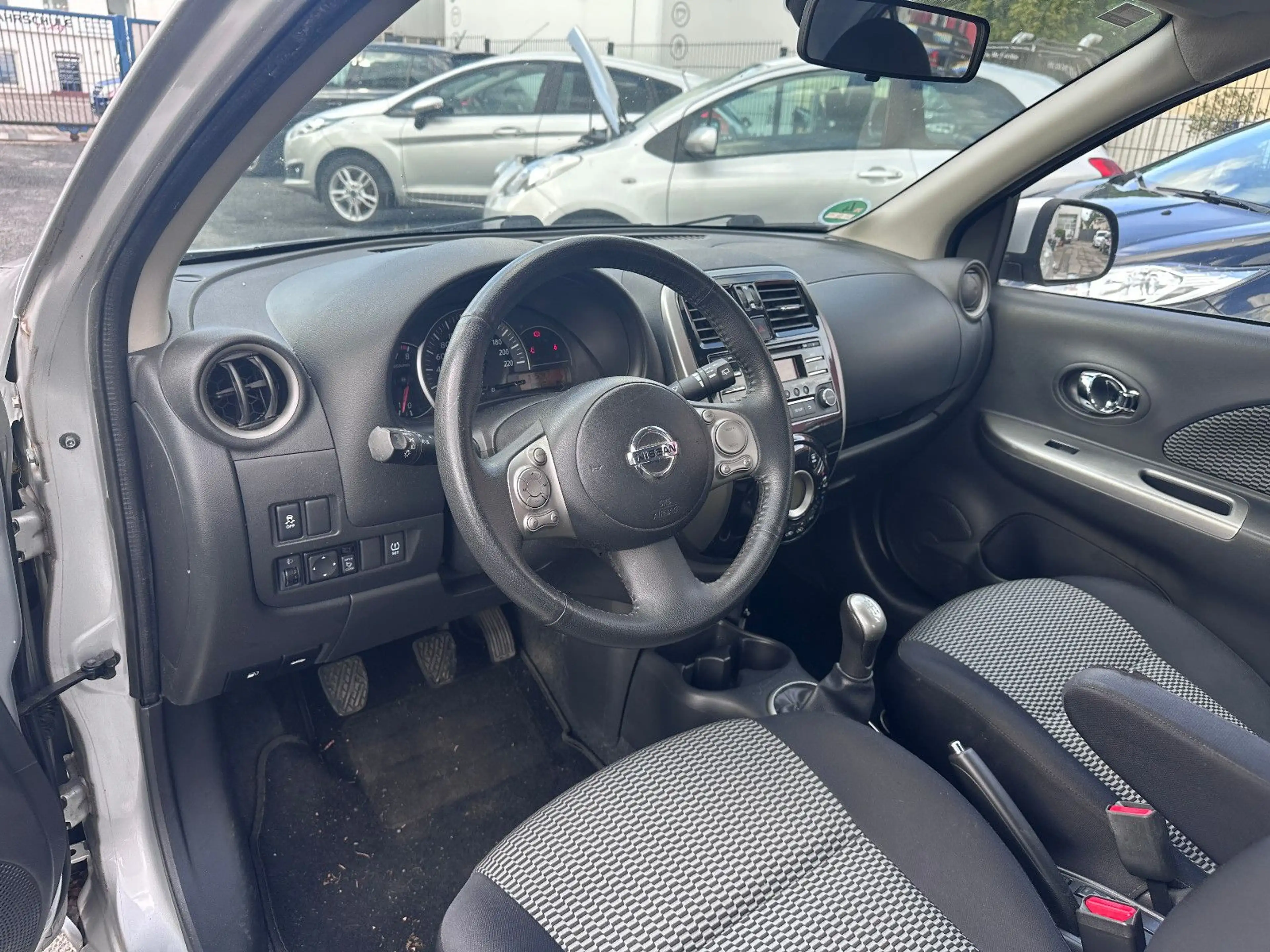Nissan Micra 1,2   KLIMAAUTOMATIK + SIITZHEIZUNG + TÜV — photo 5