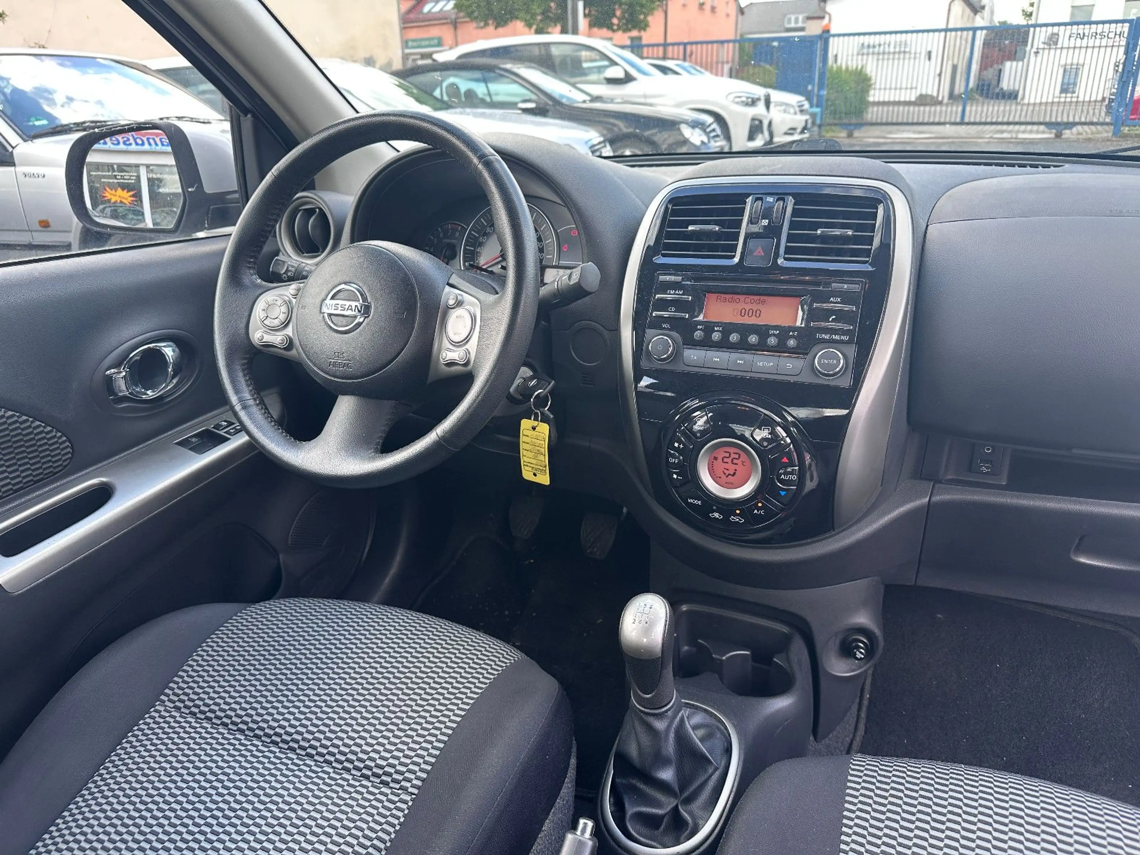 Nissan Micra 1,2   KLIMAAUTOMATIK + SIITZHEIZUNG + TÜV — photo 3