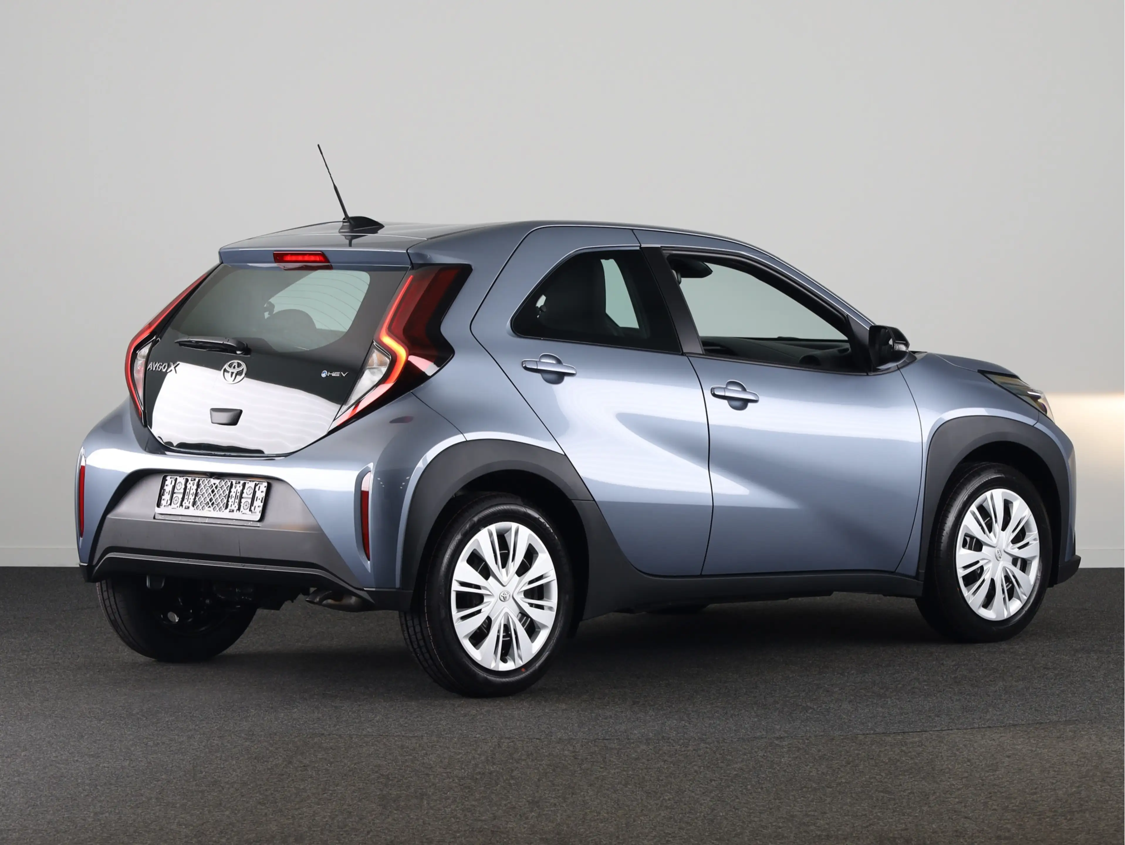 Toyota Aygo X Hybrid 115 play Actie — photo 2