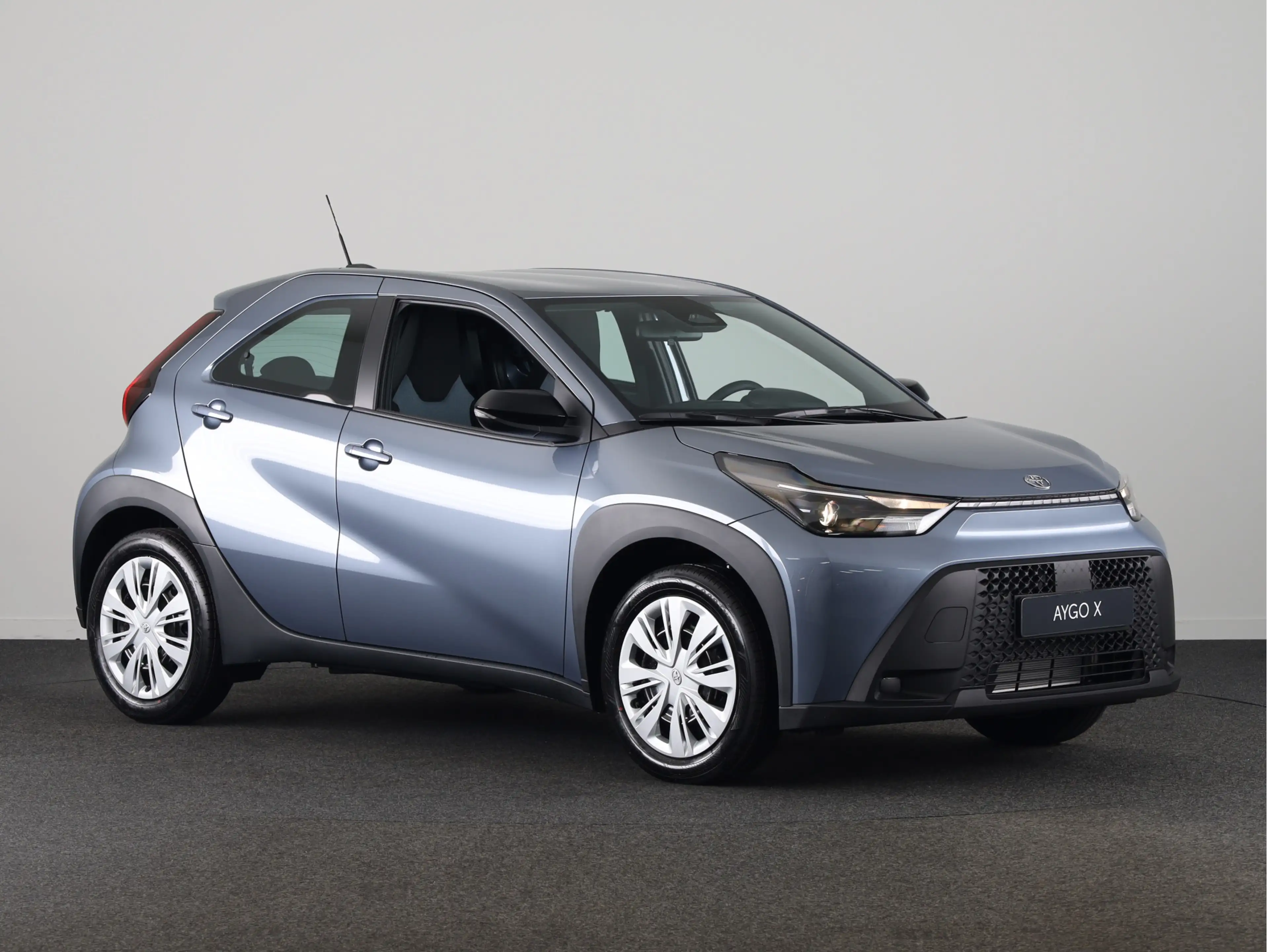 Toyota Aygo X Hybrid 115 play Actie — photo 7