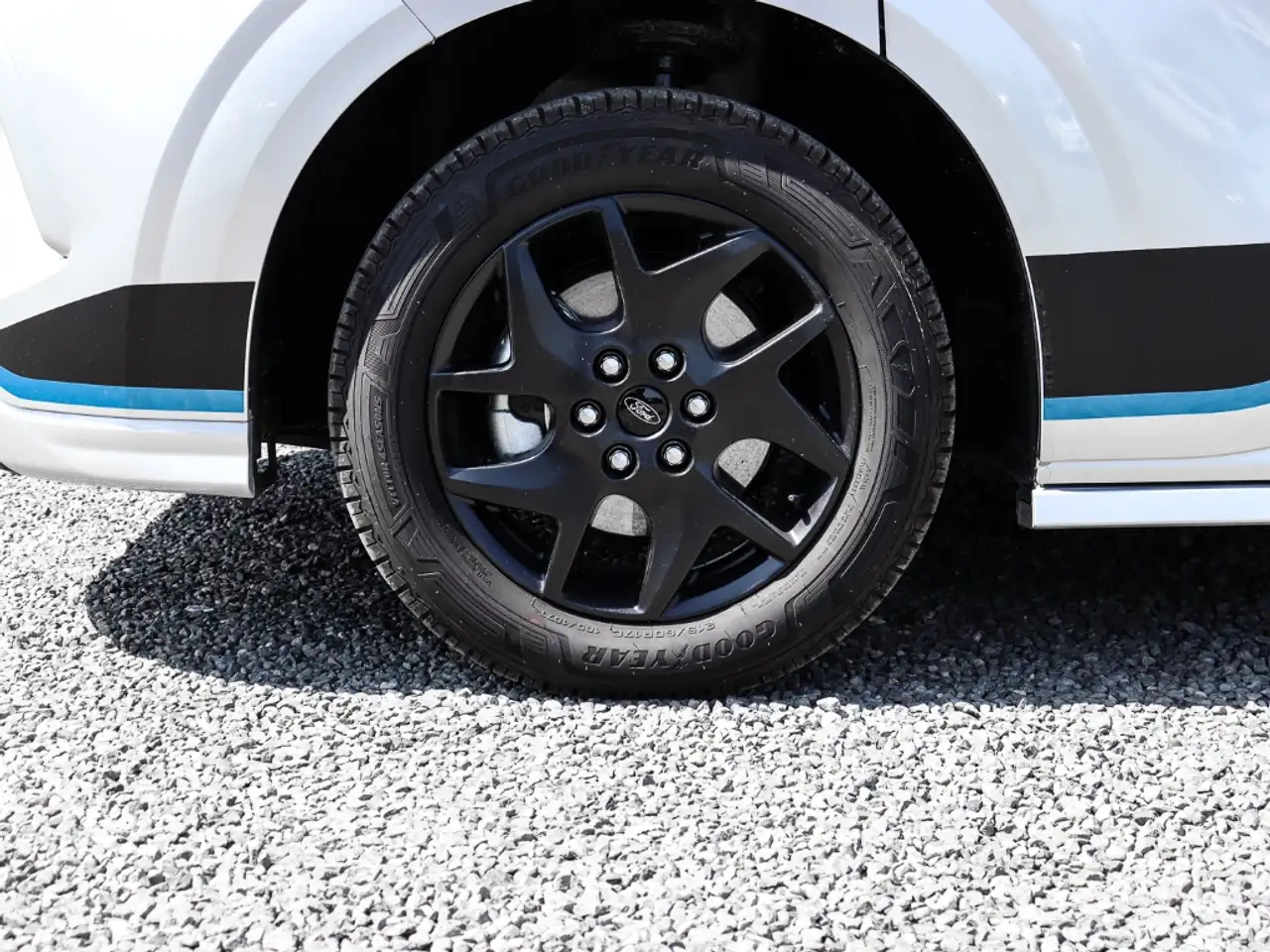 Ford Tourneo Custom L1 Sport 170PS AWD AHK Techno6 Allwetter 3