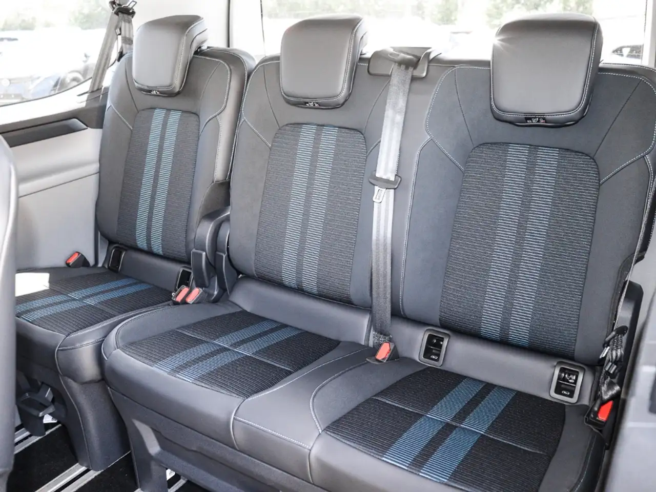 Ford Tourneo Custom L1 Sport 170PS AWD AHK Techno6 Allwetter 15
