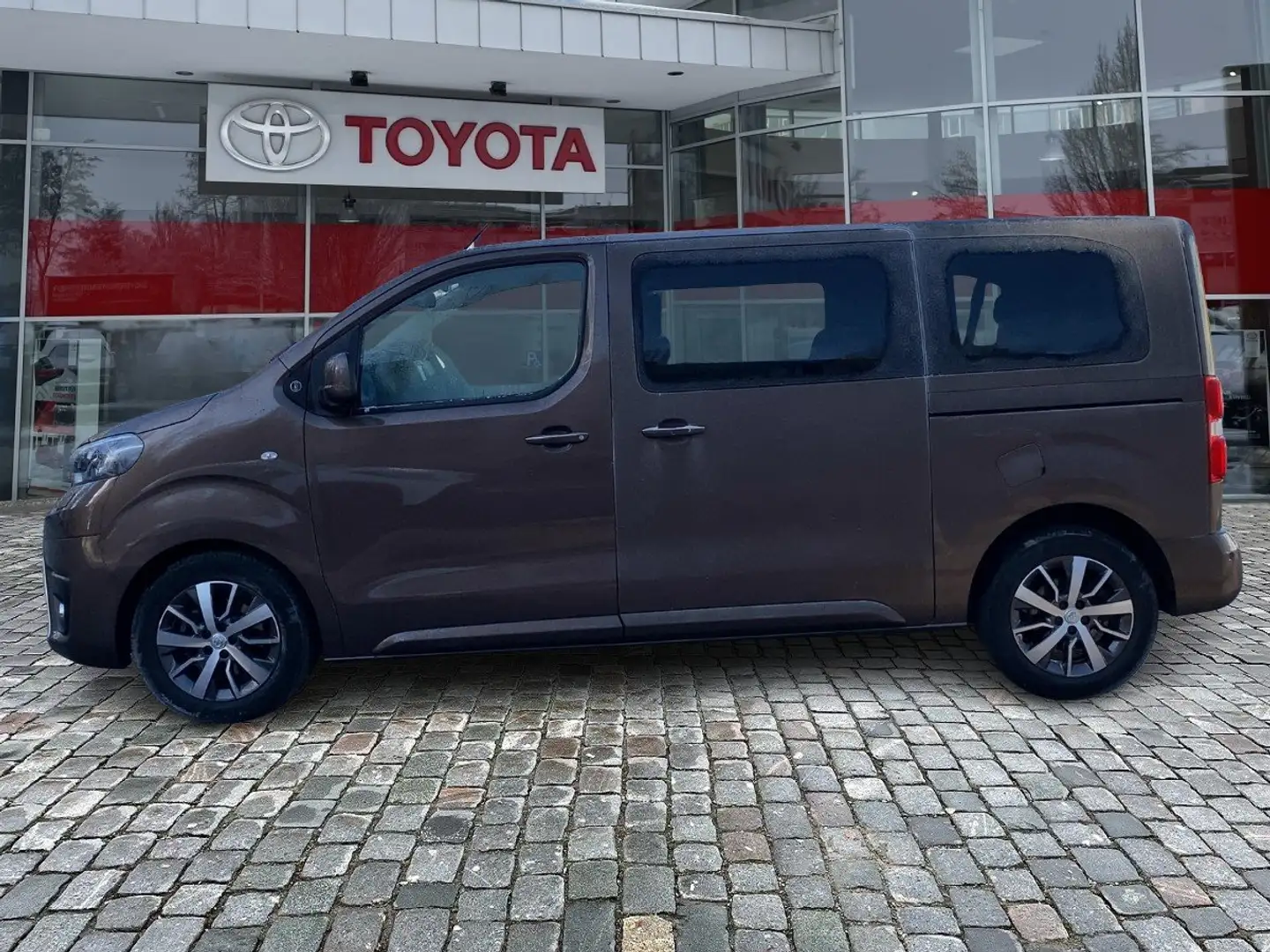 Toyota Proace Verso 2.0 D-4D L1 D Team Deutschland ACC Brun - 2