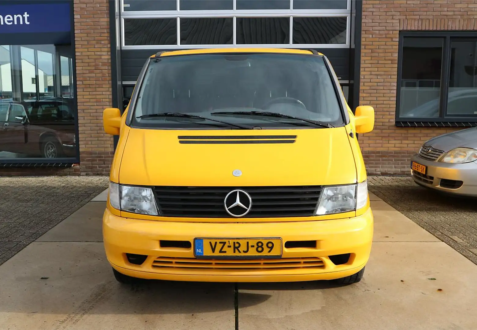 Mercedes-Benz Vito 110 D Turbo Automaat Geel - 2