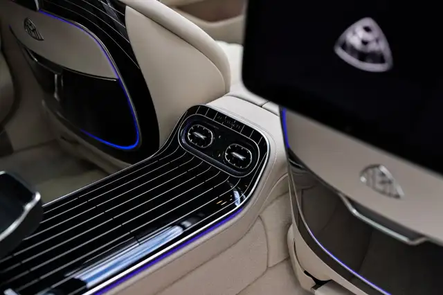 Mercedes-Benz S-Class view 18