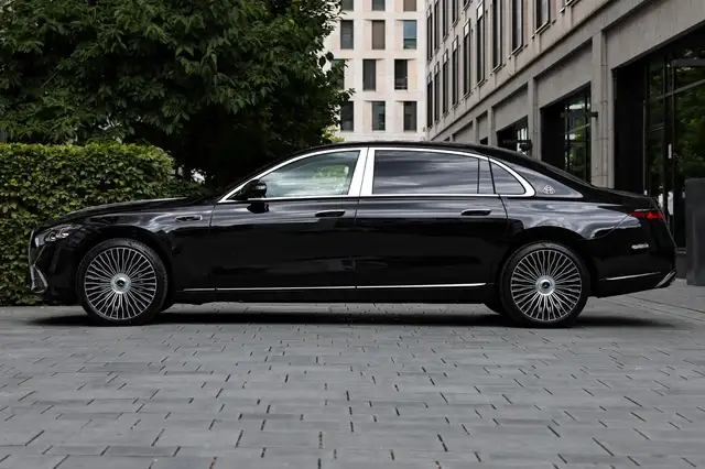 Mercedes-Benz S-Class view 2