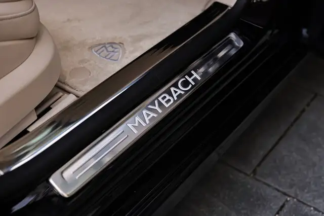 Mercedes-Benz S-Class view 16