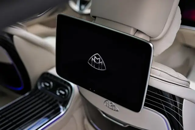Mercedes-Benz S-Class view 17