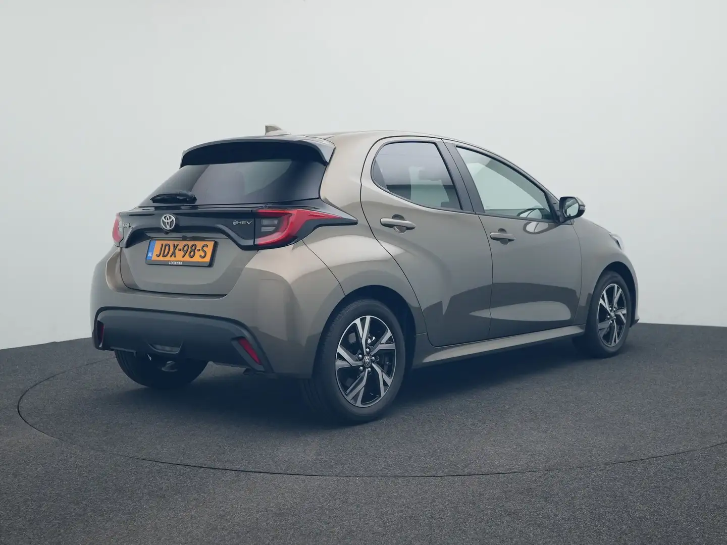 Toyota Yaris 1.5 Hybrid 115 Dynamic *DEMO* Groen - 2