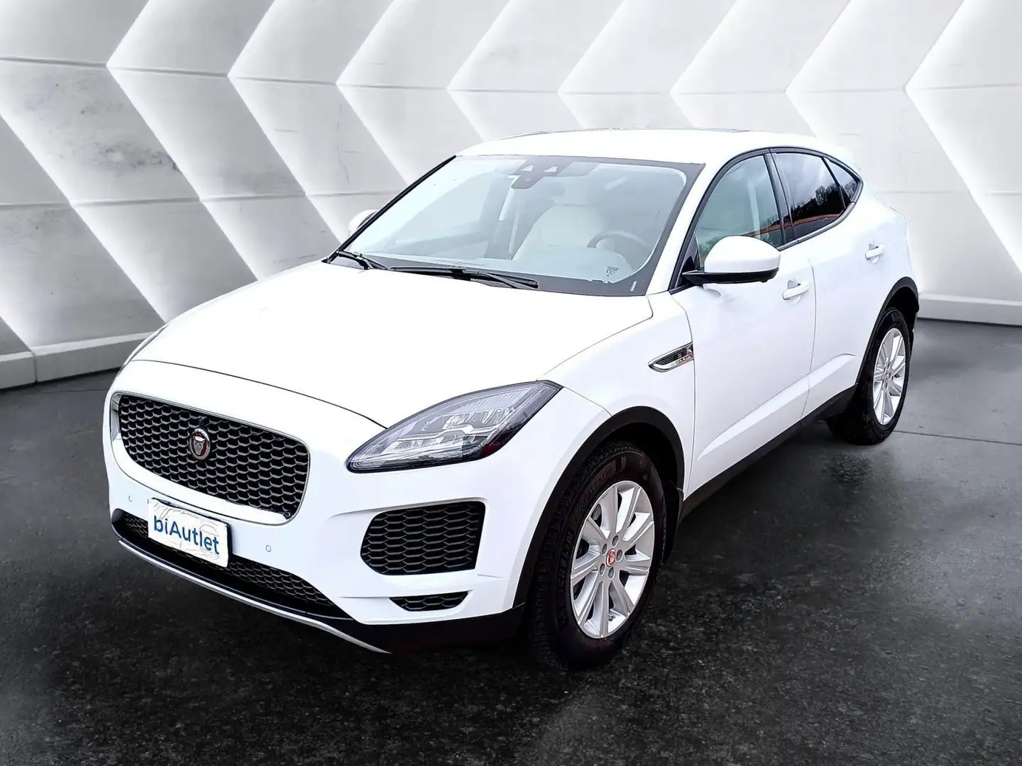 Jaguar E-Pace 2.0d i4 R-Dynamic SE awd 180cv auto my19 Bianco - 1