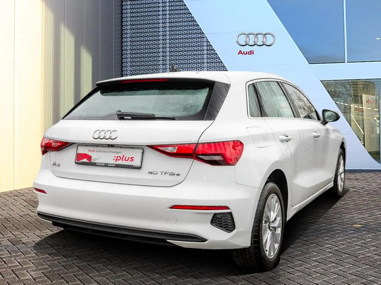 Audi A3 40 TFSI e /LED/Navi+/Kamera Weiß - 2