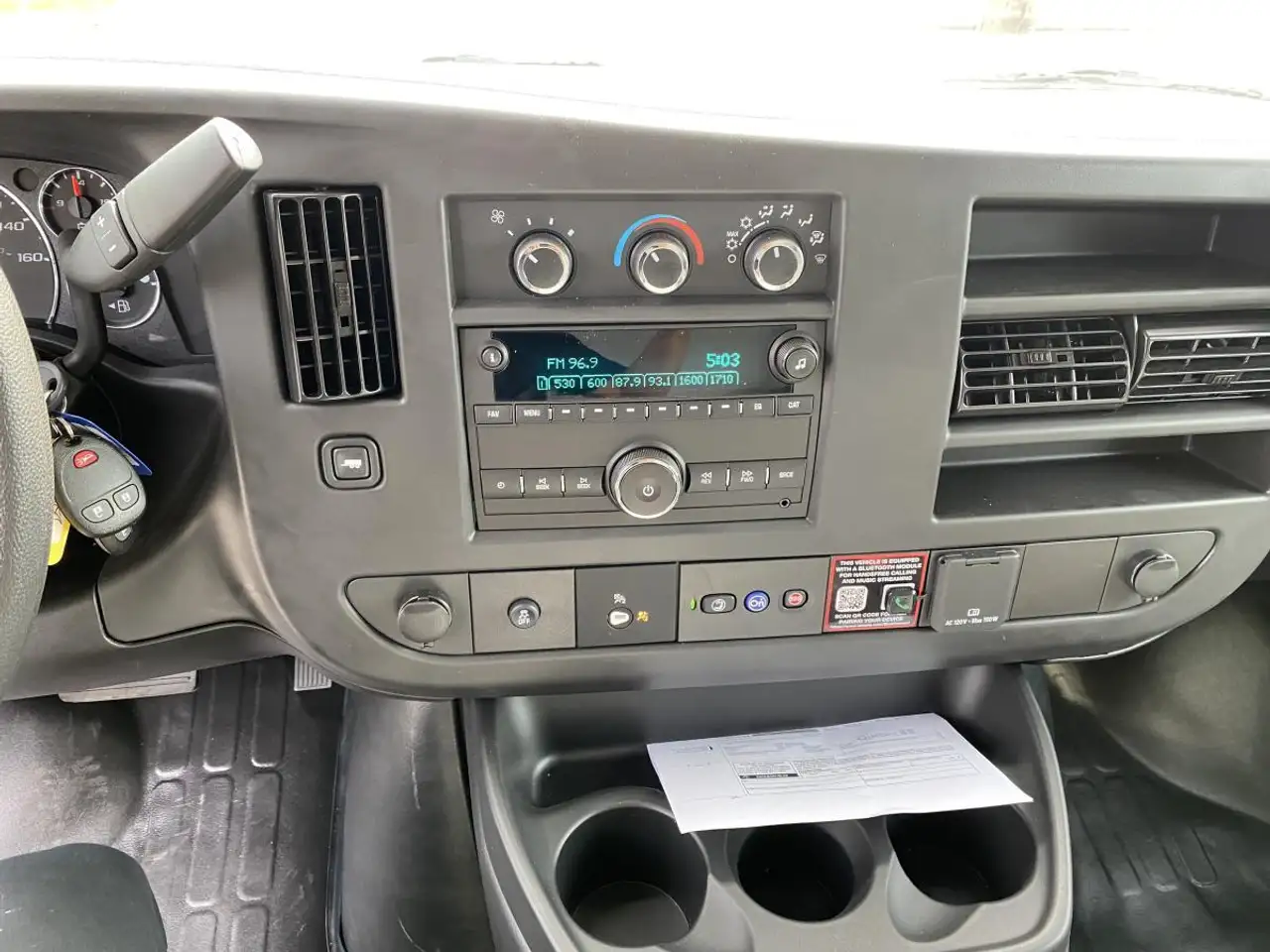 GMC Savana снимка GMC Savana