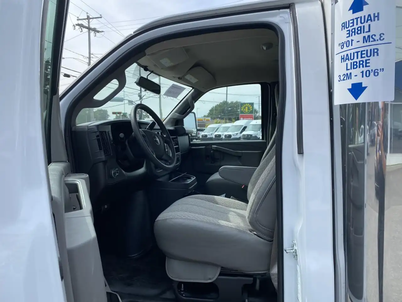 GMC Savana снимка GMC Savana