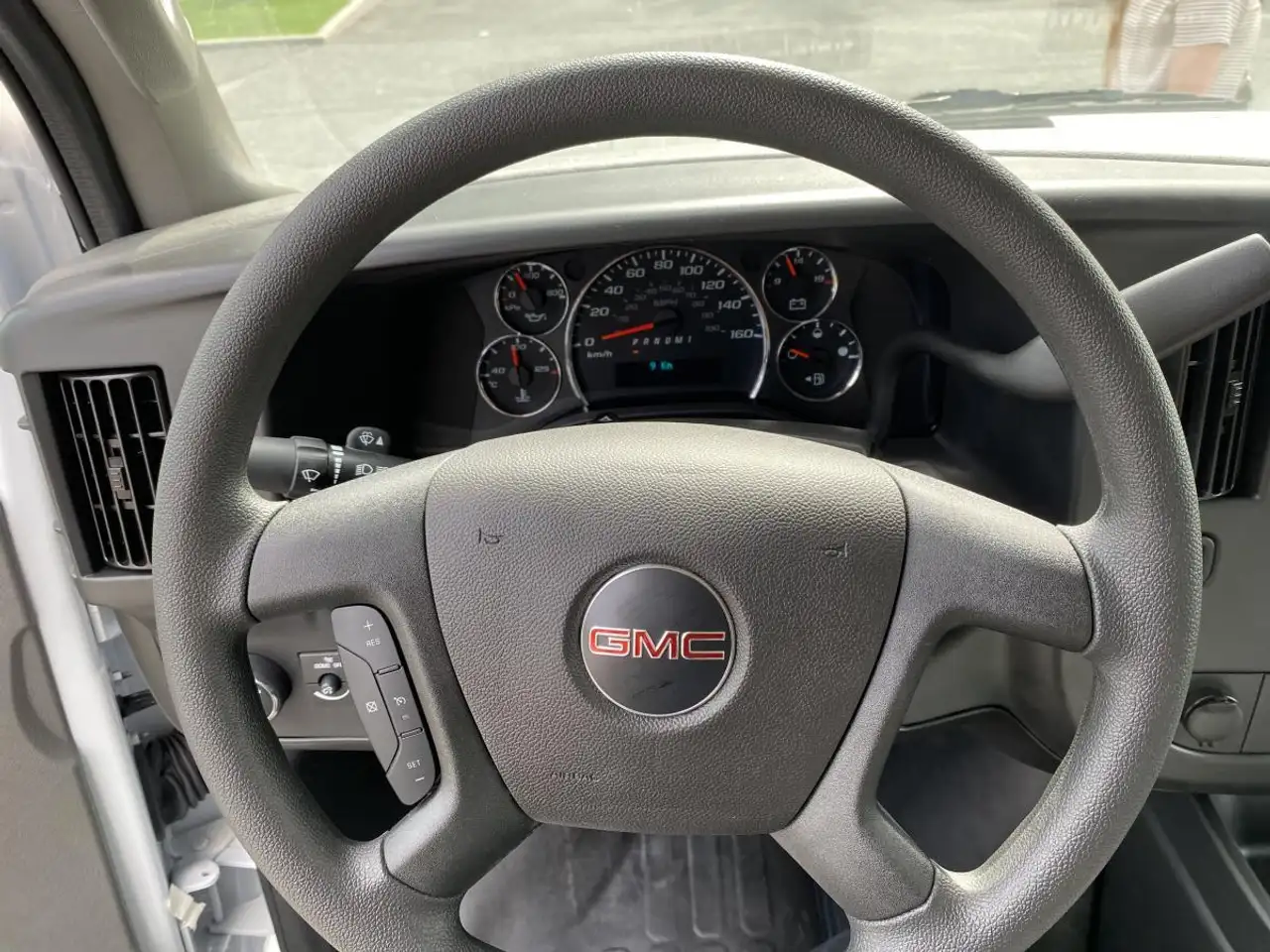 GMC Savana снимка GMC Savana